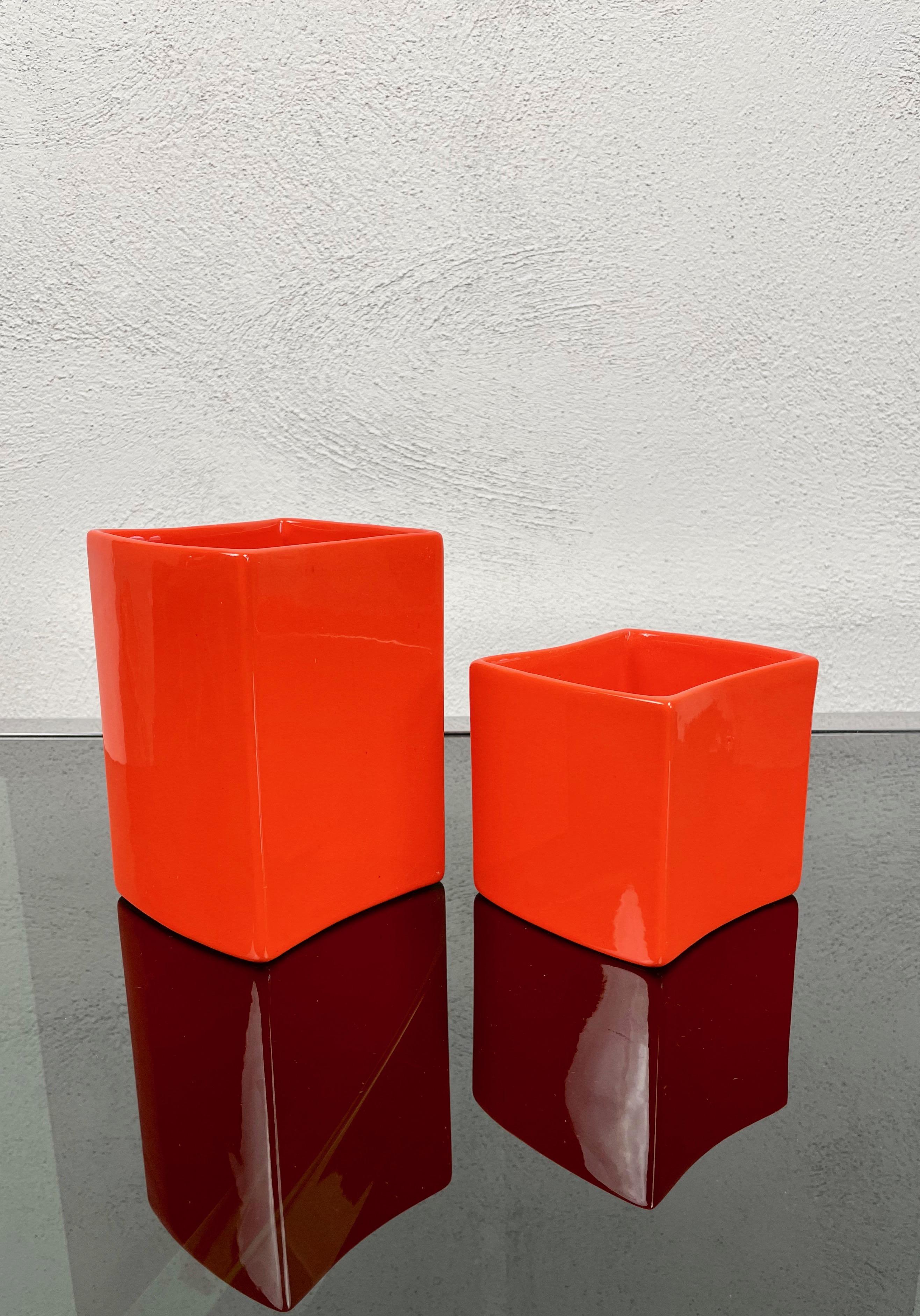 Set aus zwei orangefarbenen Keramikvasen Franco Bettonica für Gabbianelli, Italien, 1970er Jahre (Italienisch) im Angebot