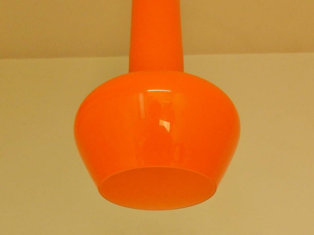 Set aus zwei orangefarbenen Pendelleuchten von Gino Vistosi, Italien, 1960er Jahre (Moderne der Mitte des Jahrhunderts) im Angebot