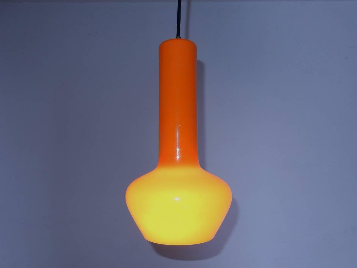 Set aus zwei orangefarbenen Pendelleuchten von Gino Vistosi, Italien, 1960er Jahre im Zustand „Gut“ im Angebot in Steenwijk, NL