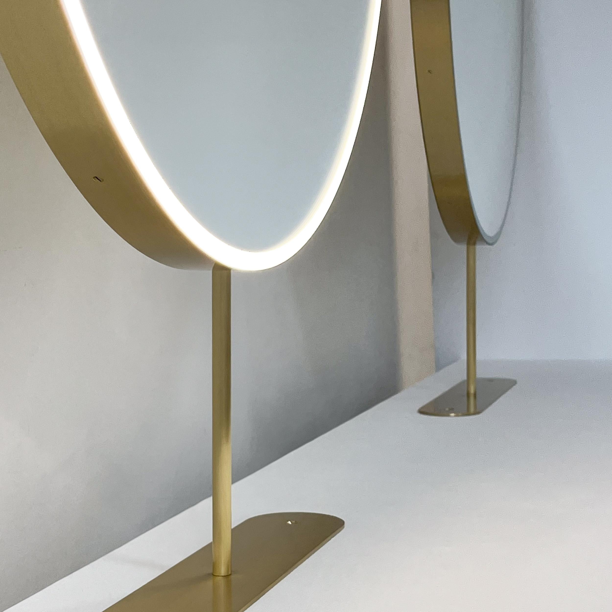 Set of Two Orbis Round Countertop Illuminated Mirrors with Modern Brass Frame For Sale 3