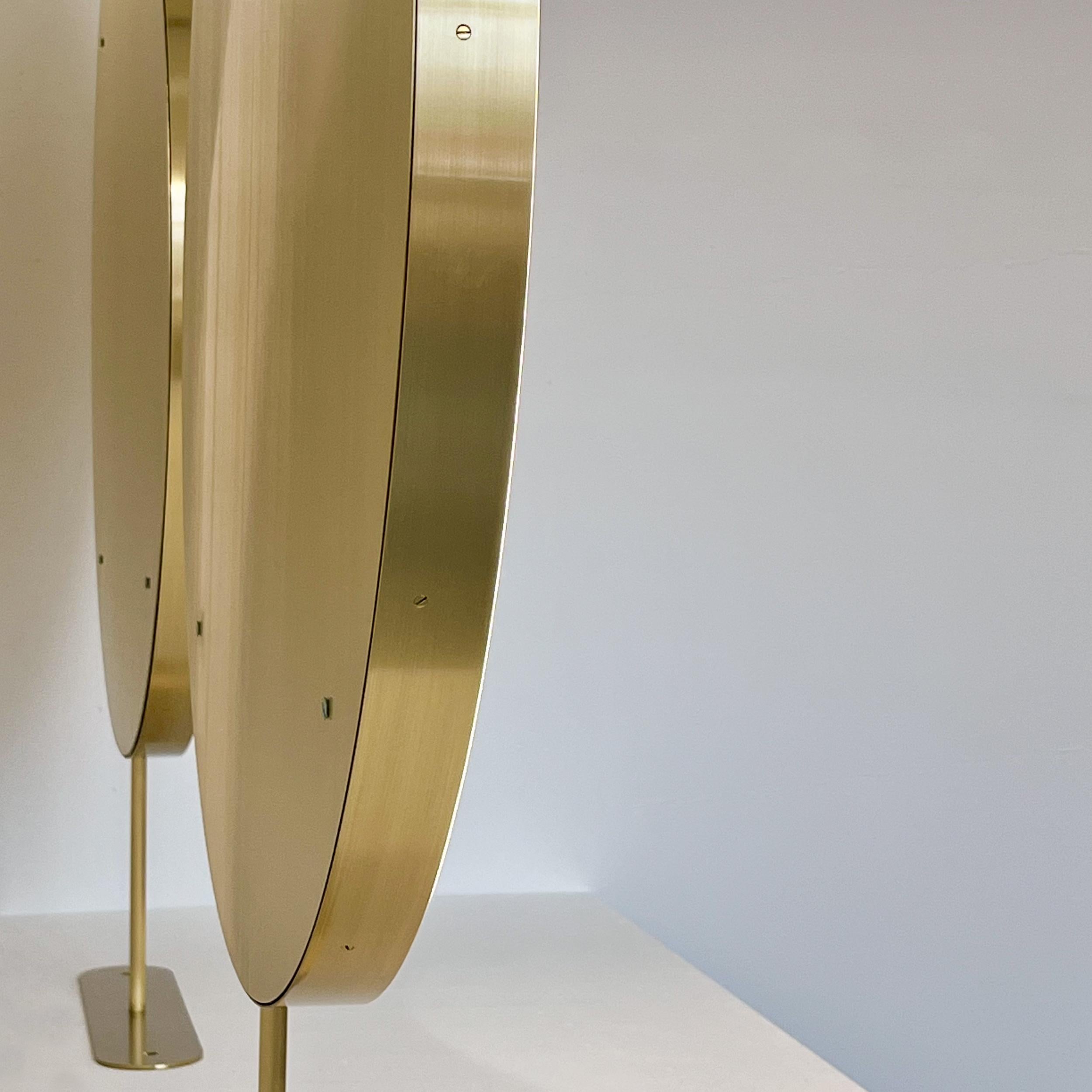 Set of Two Orbis Round Countertop Illuminated Mirrors with Modern Brass Frame For Sale 6