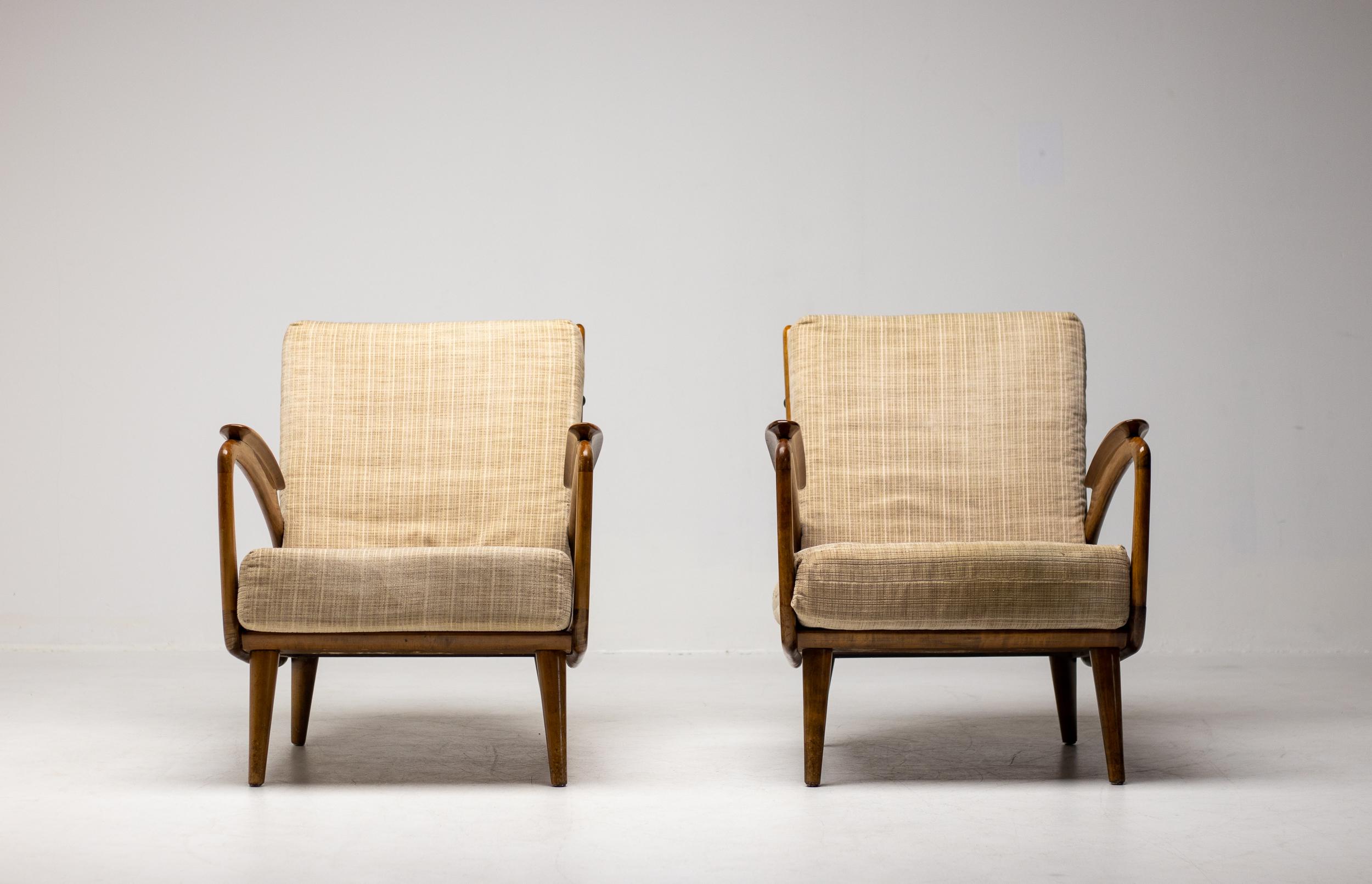 Set of Two Organic Italian Walnut Lounge Chairs In Good Condition In Dronten, NL