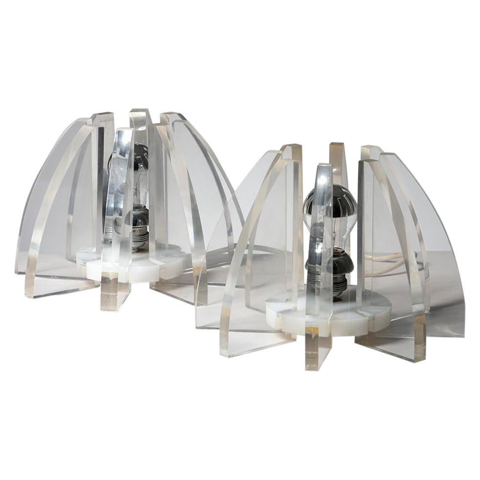 Set of Two Organic Shaped Pop Plexiglass Bedside Table Lamps, Italy, 1970s For Sale