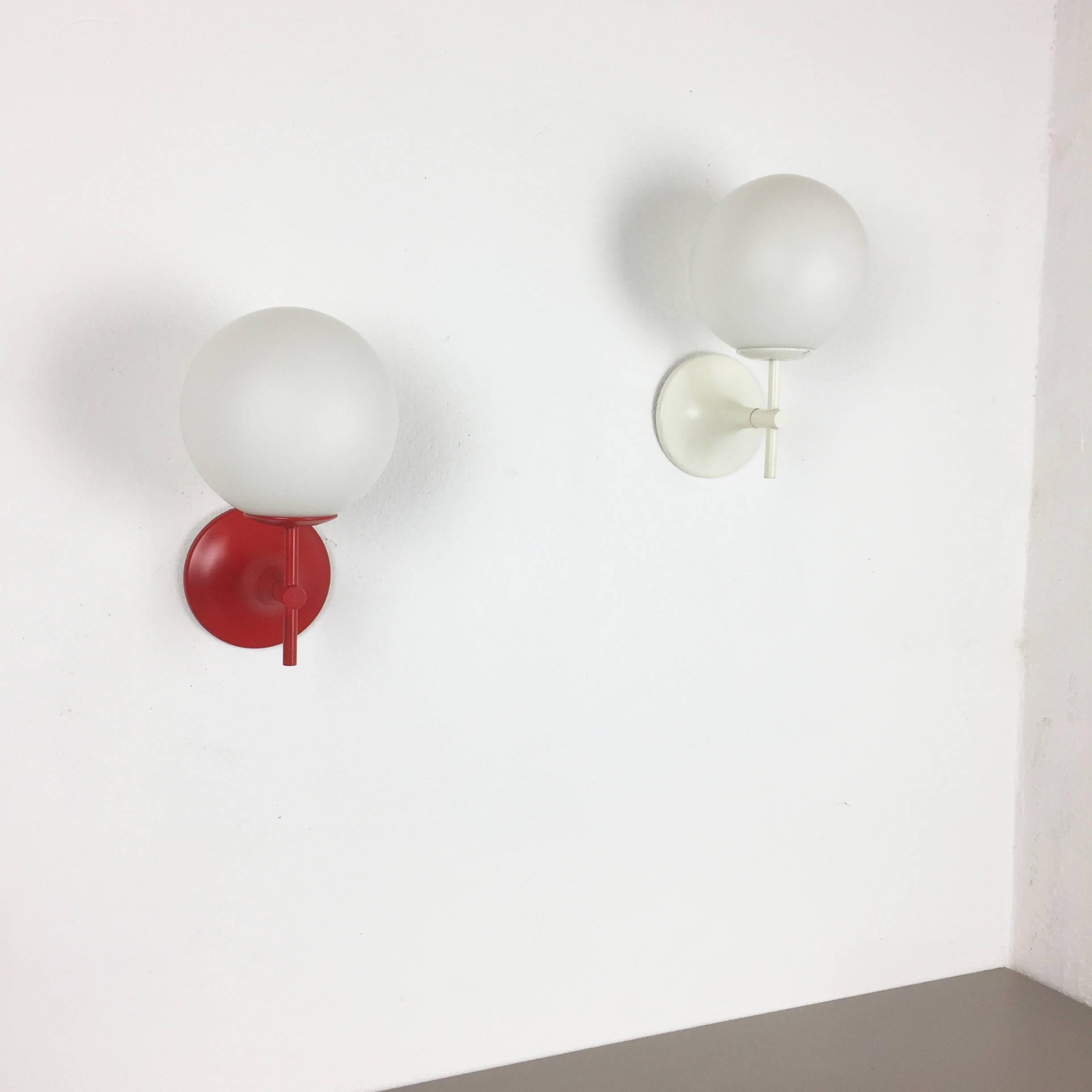 Article:

Set of two wall lights


Design:

Max Bill


Producer:

Temde, made in Switzerland


Age:

1970s


Set of two original 1970s modernist wall lights designed by Max Bill and produced by Temde, made in Switzerland. The