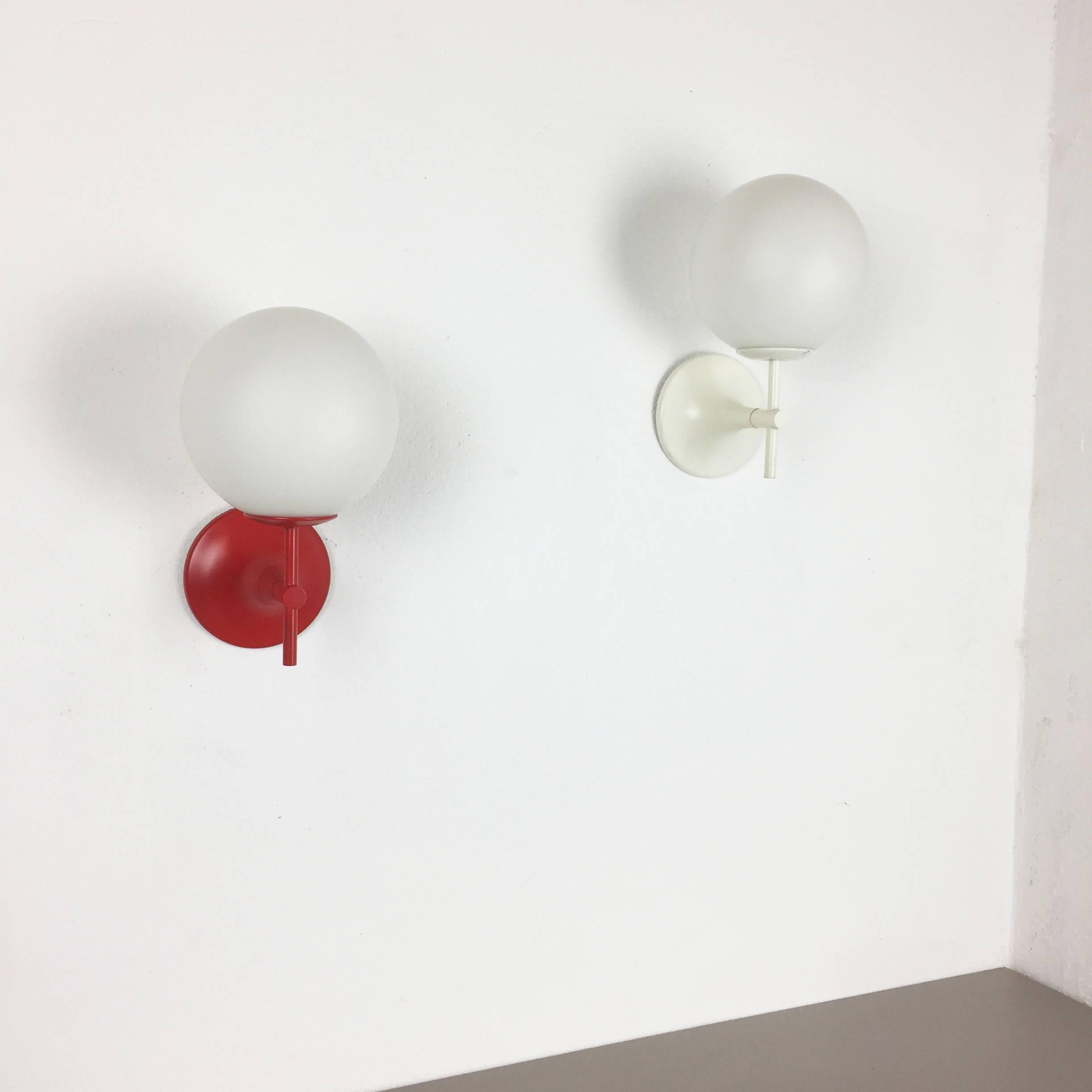 Article:

Set of two wall lights


Design:

Max Bill


Producer:

Temde, made in Switzerland


Age:

1970s


Description:

Set of two original 1970s modernist wall lights designed by Max Bill and Produced by Temde, made in