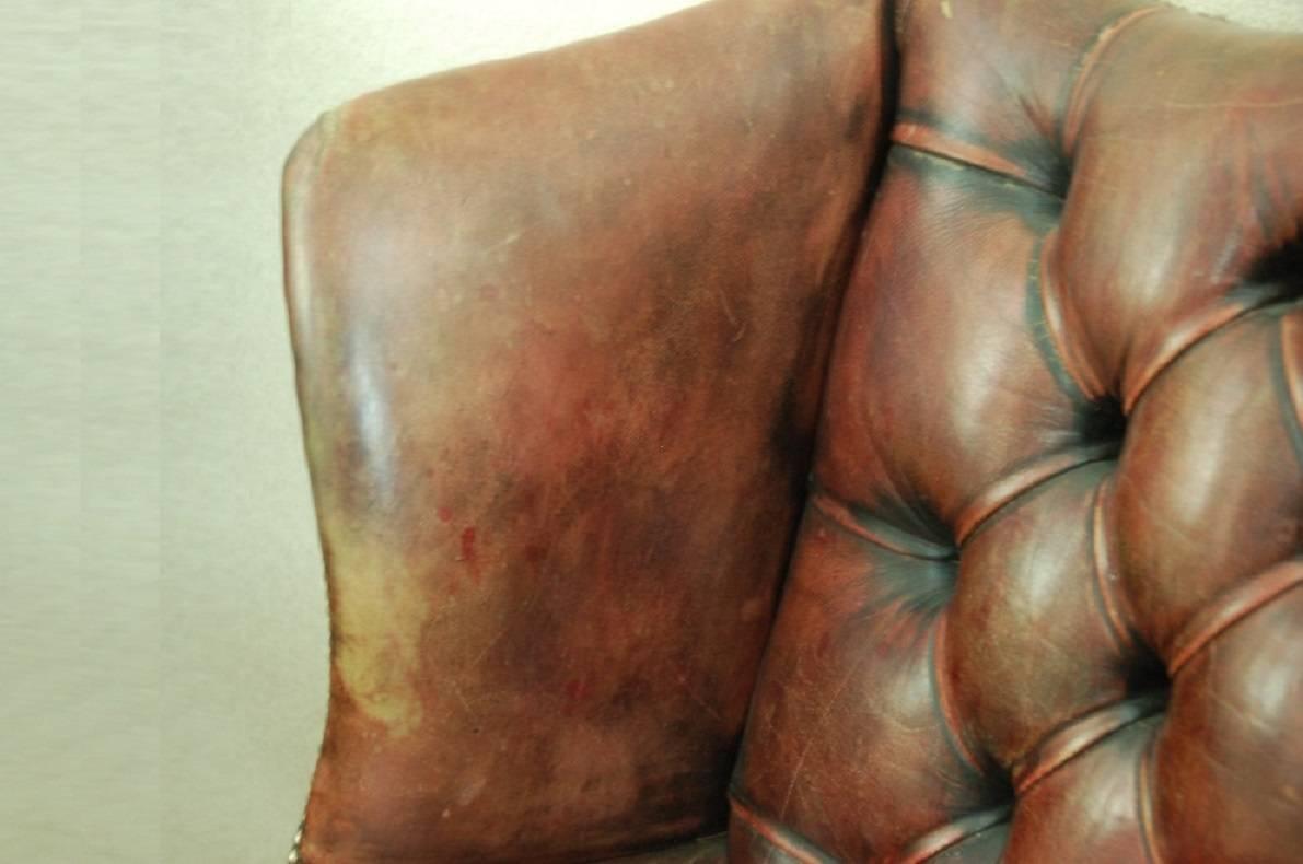 Set of Two Original Chesterfield Chairs In Fair Condition For Sale In Eindhoven, NL