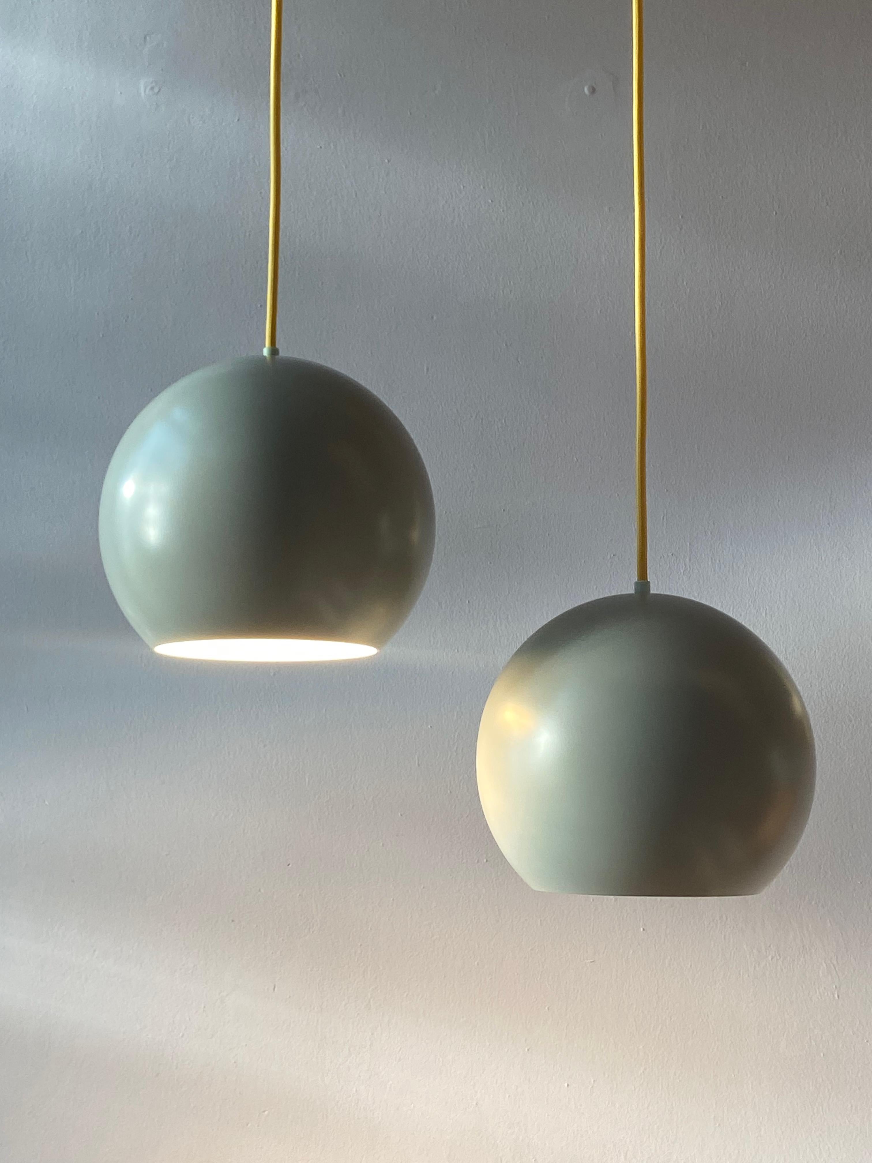 Enameled Set of two original Verner Panton Topan Pendant Lamp by Louis Poulsen, Denmark