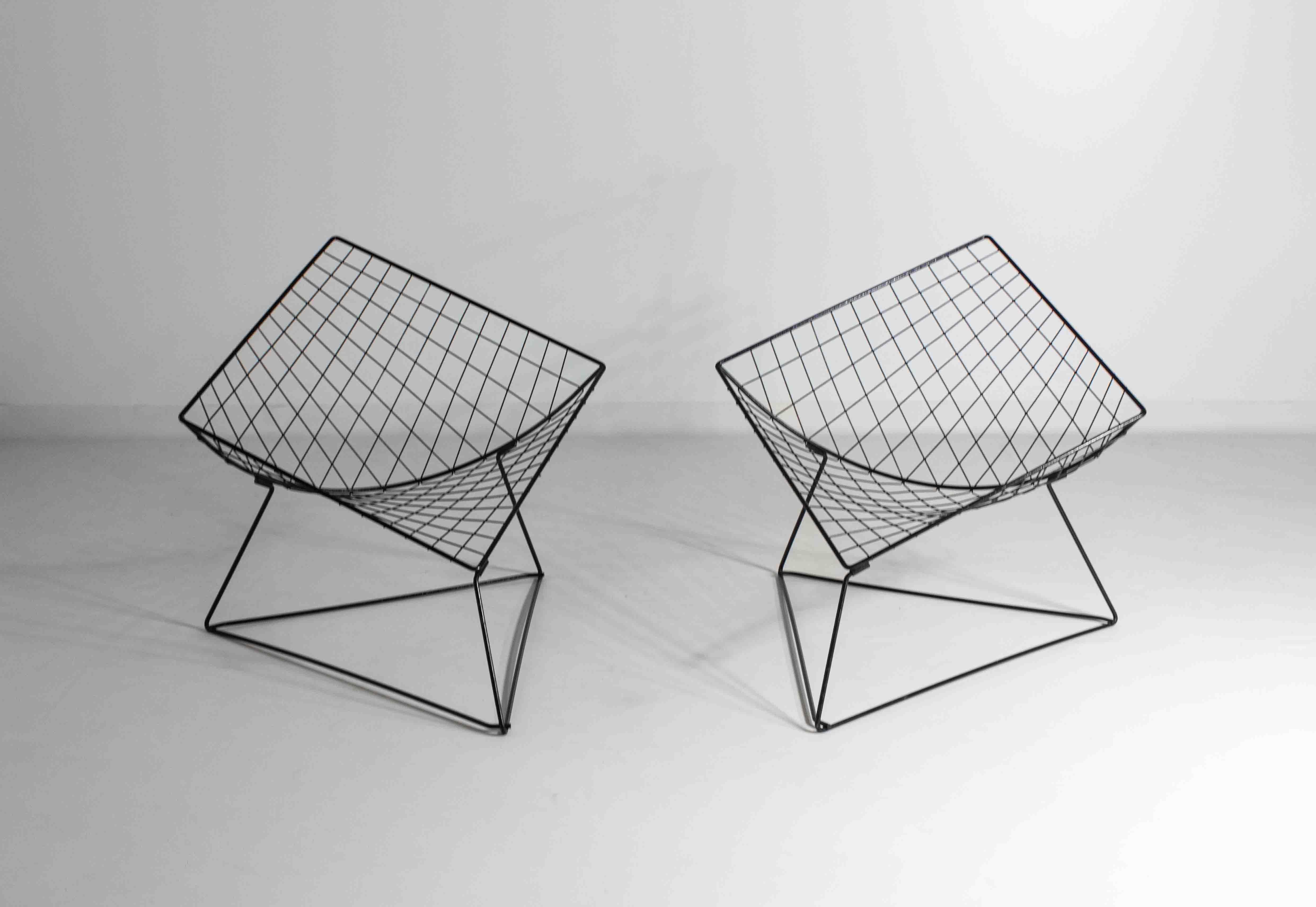 Svedese Set di due sedie lounge in filo metallico 
