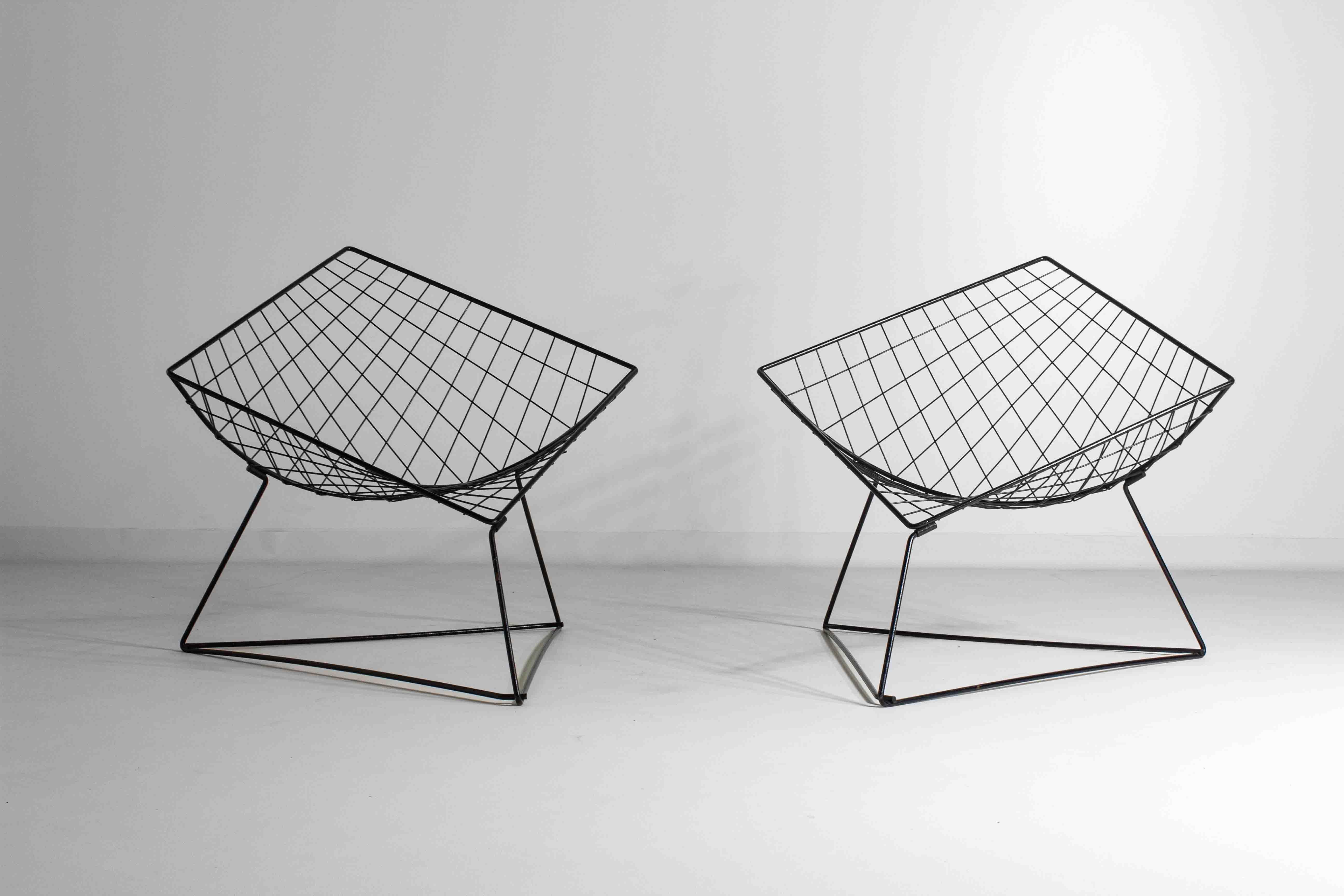 Set di due sedie lounge in filo metallico 