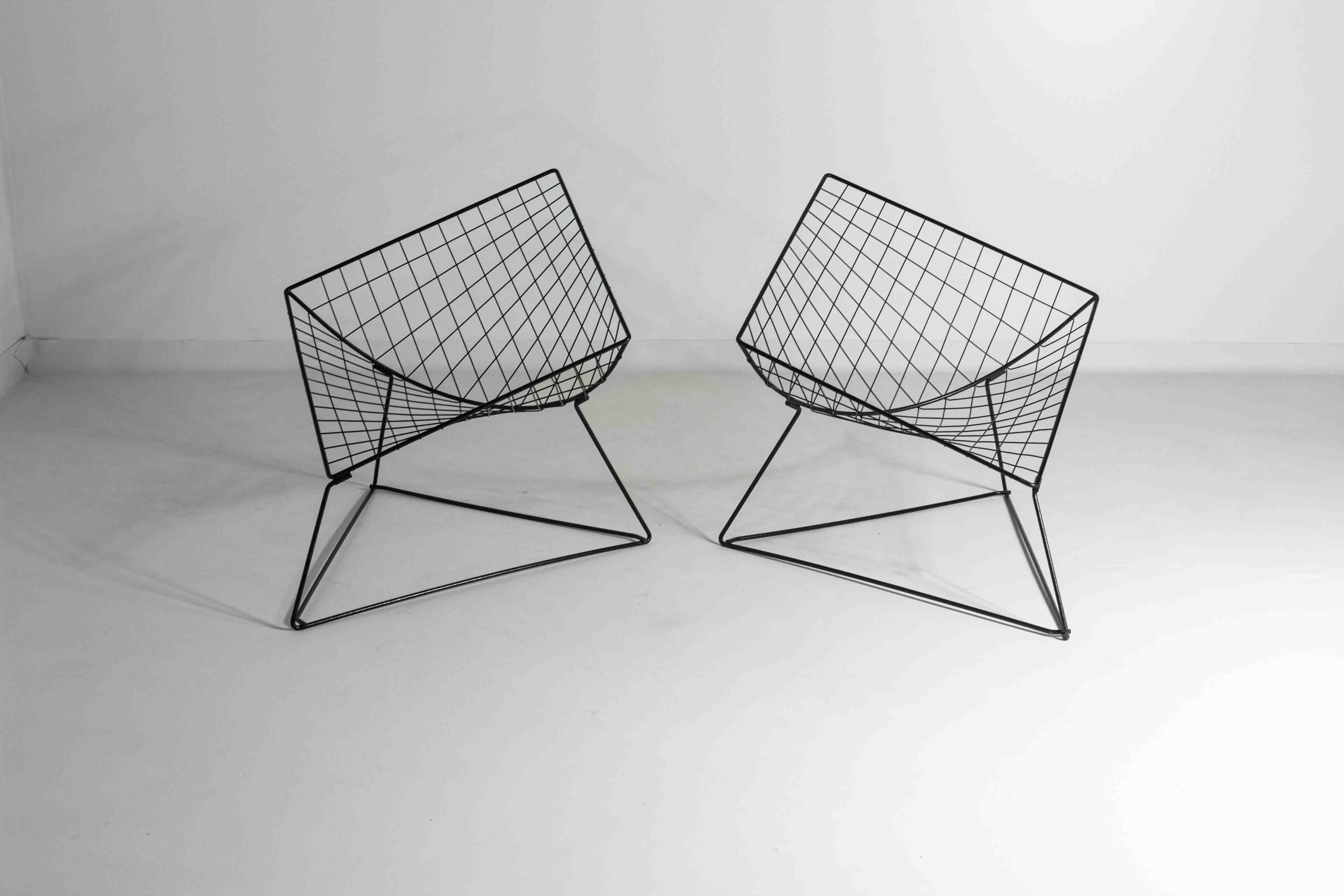 Fine XX secolo Set di due sedie lounge in filo metallico 