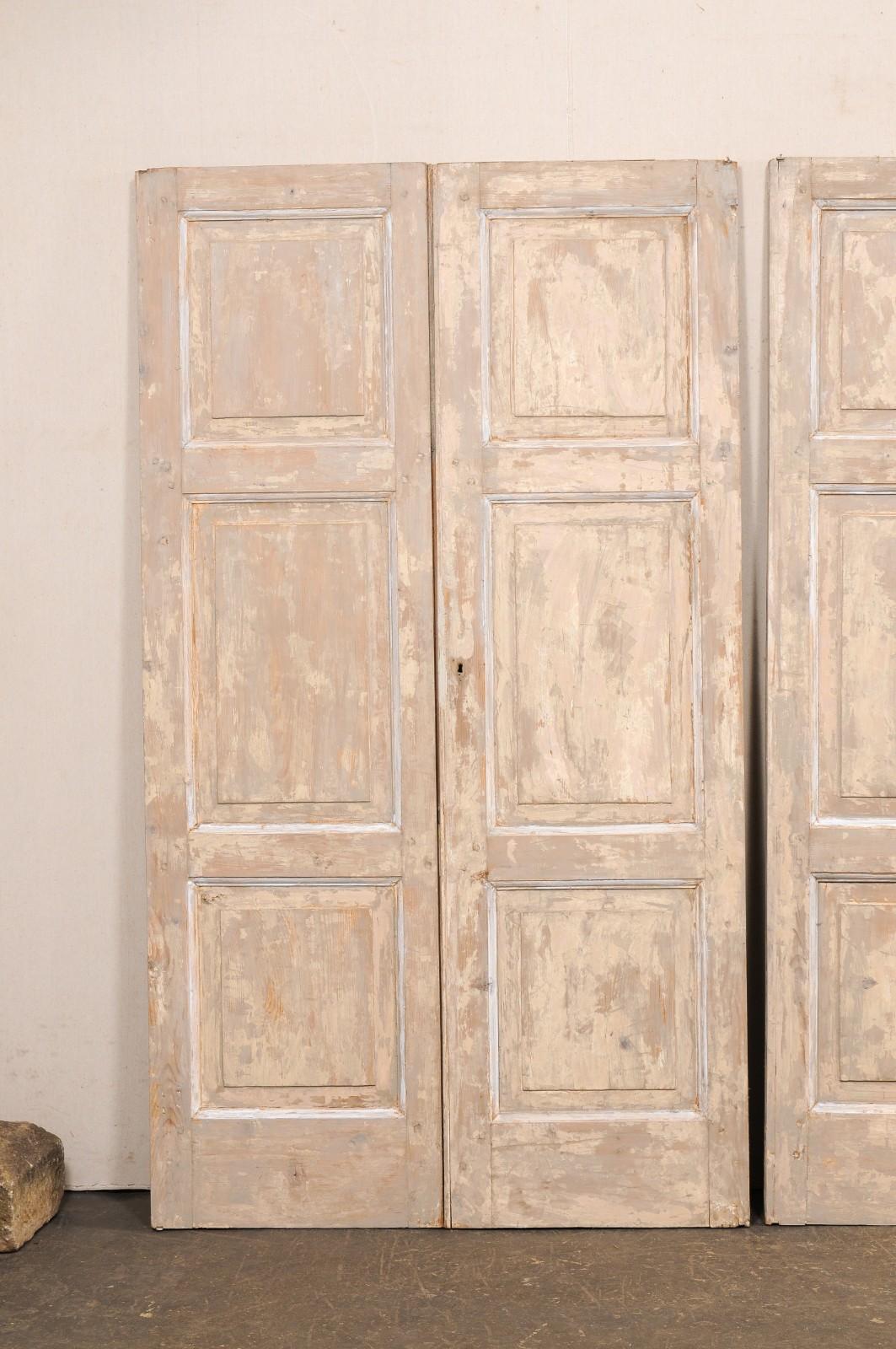 Francese Set di due coppie di porte francesi a pannello rialzato del XIX secolo (4 porte in totale) in vendita