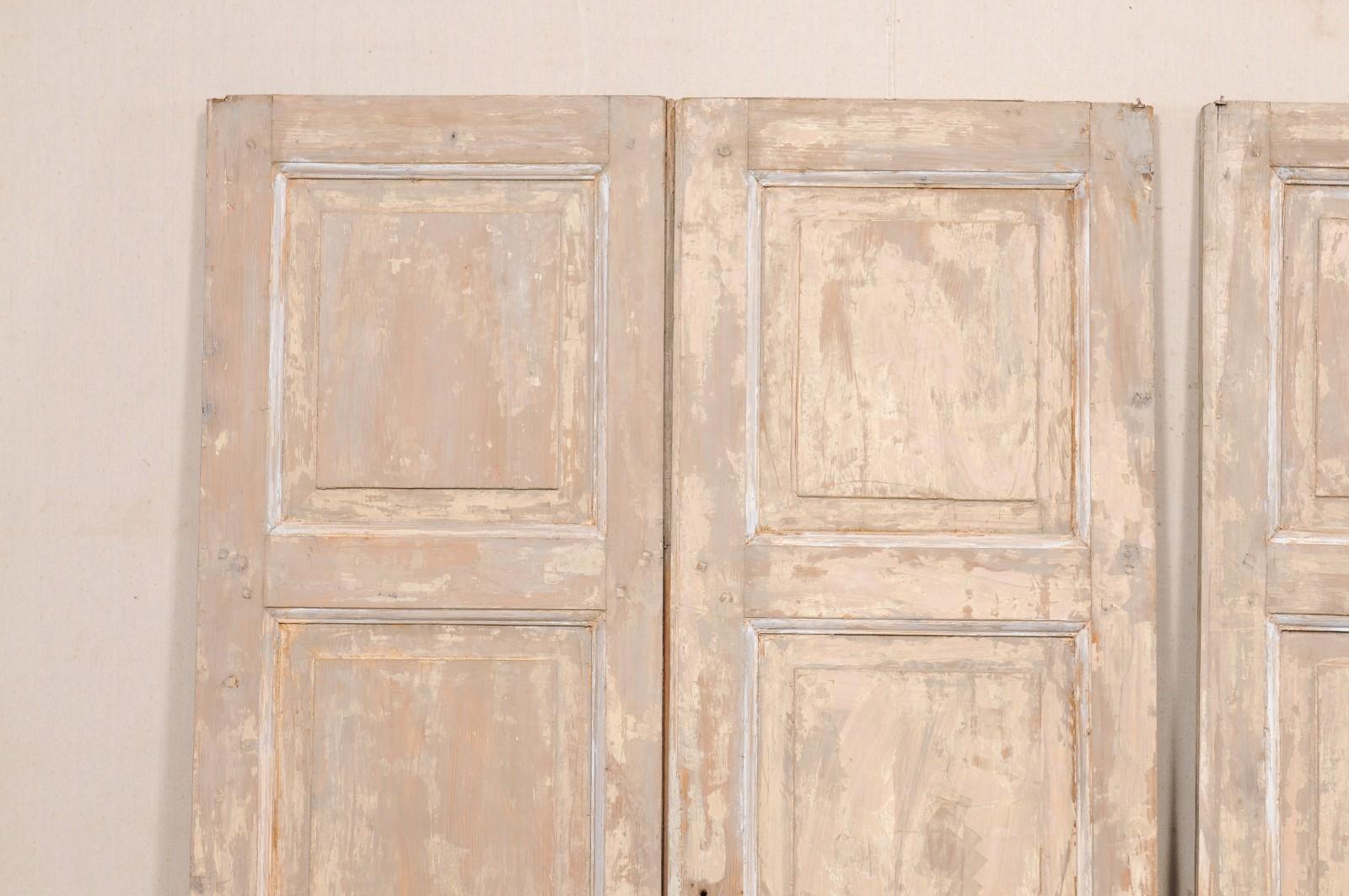 Legno Set di due coppie di porte francesi a pannello rialzato del XIX secolo (4 porte in totale) in vendita