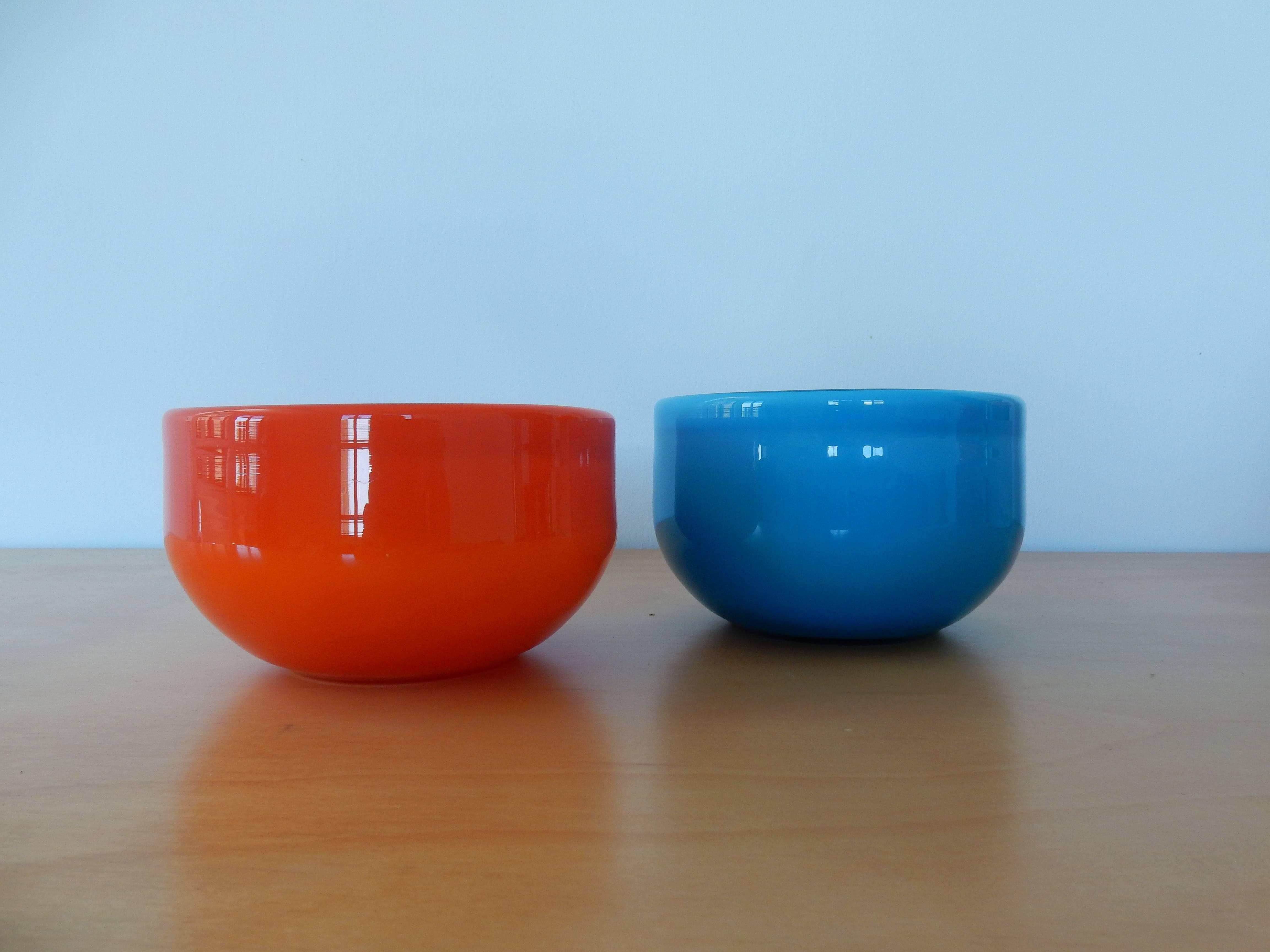 Two very nice medium orange and blue glass bowls from Kastrup-Holmegaard, designed by Michael Bang. In excellent condition with no defects of any kind. The bowls have lost their sticker over time.