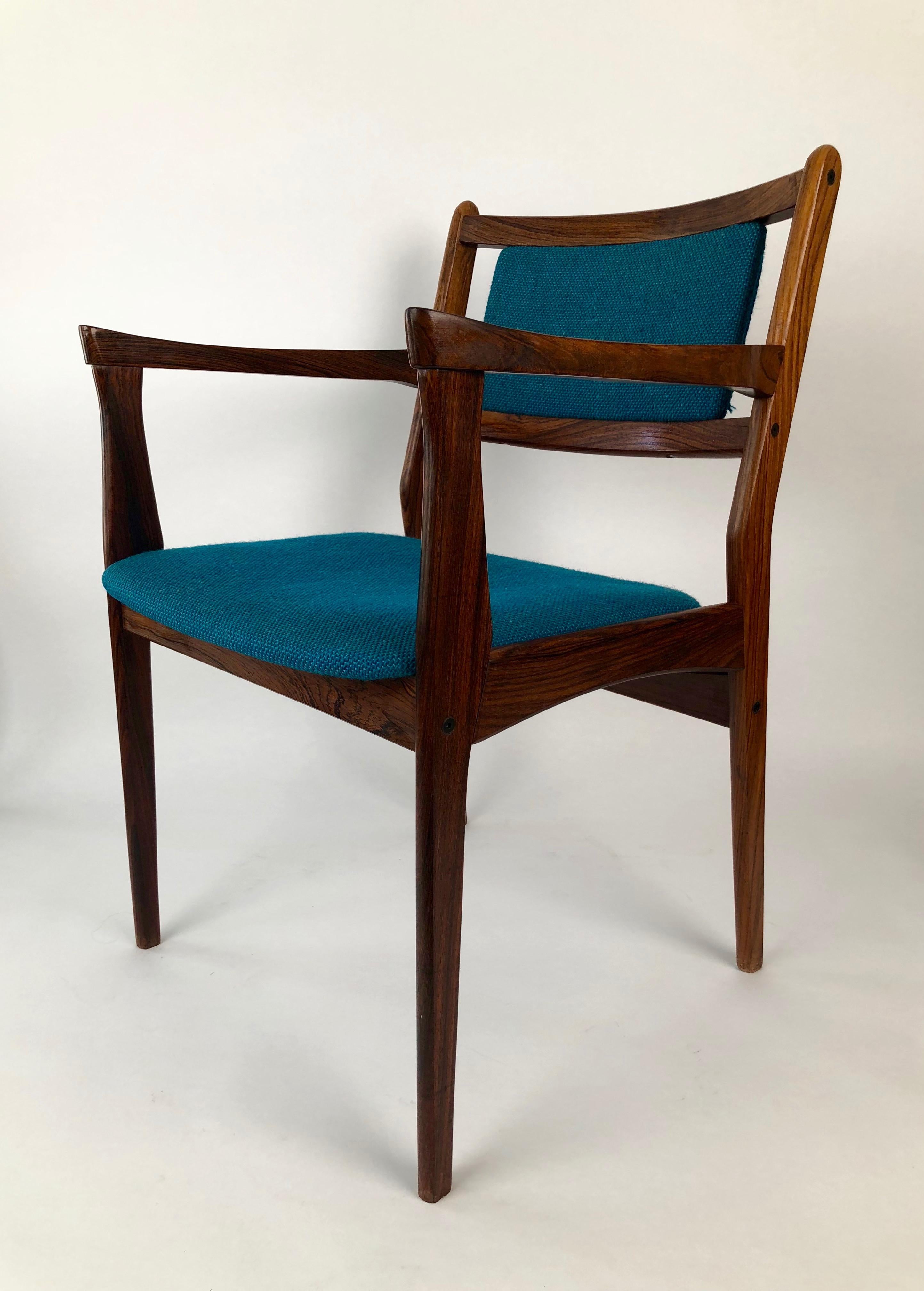 Scandinavo moderno Set di due sedie in palissandro con tessuto turchese degli anni '60 in vendita
