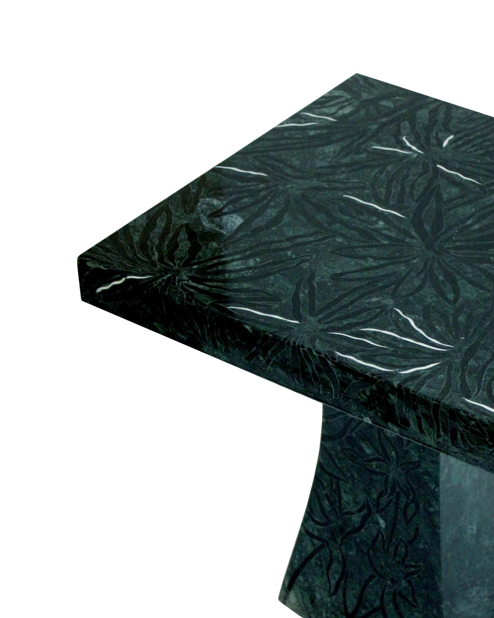 Autre Ensemble de deux tables à palmier en marbre vert fabriquées à la main en Inde en vente