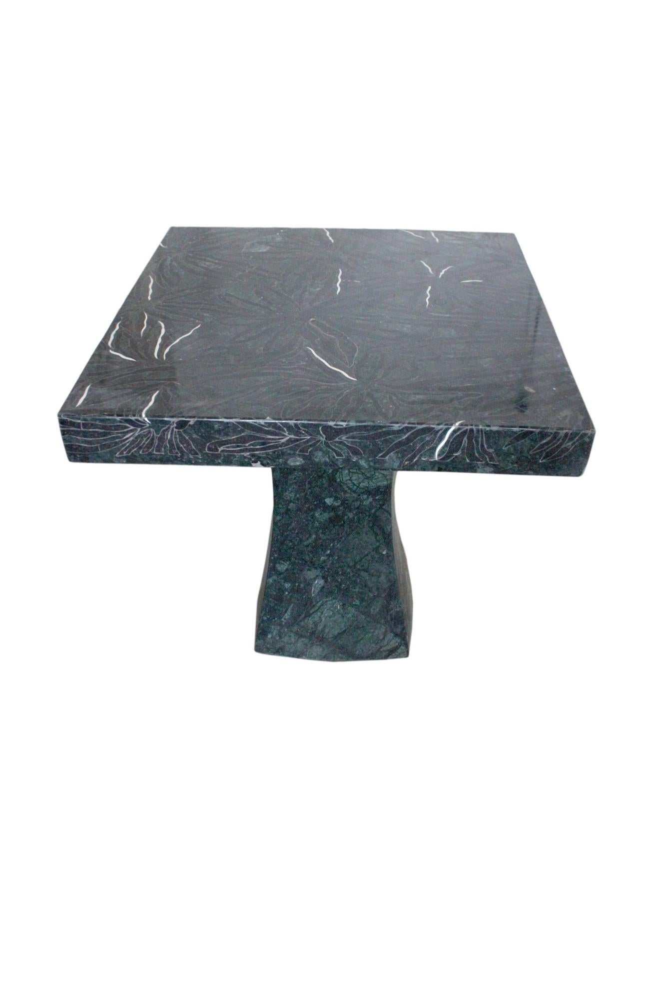Set of Two Palms Tables in Green Marble Handcrafted in India In New Condition For Sale In New York, NY