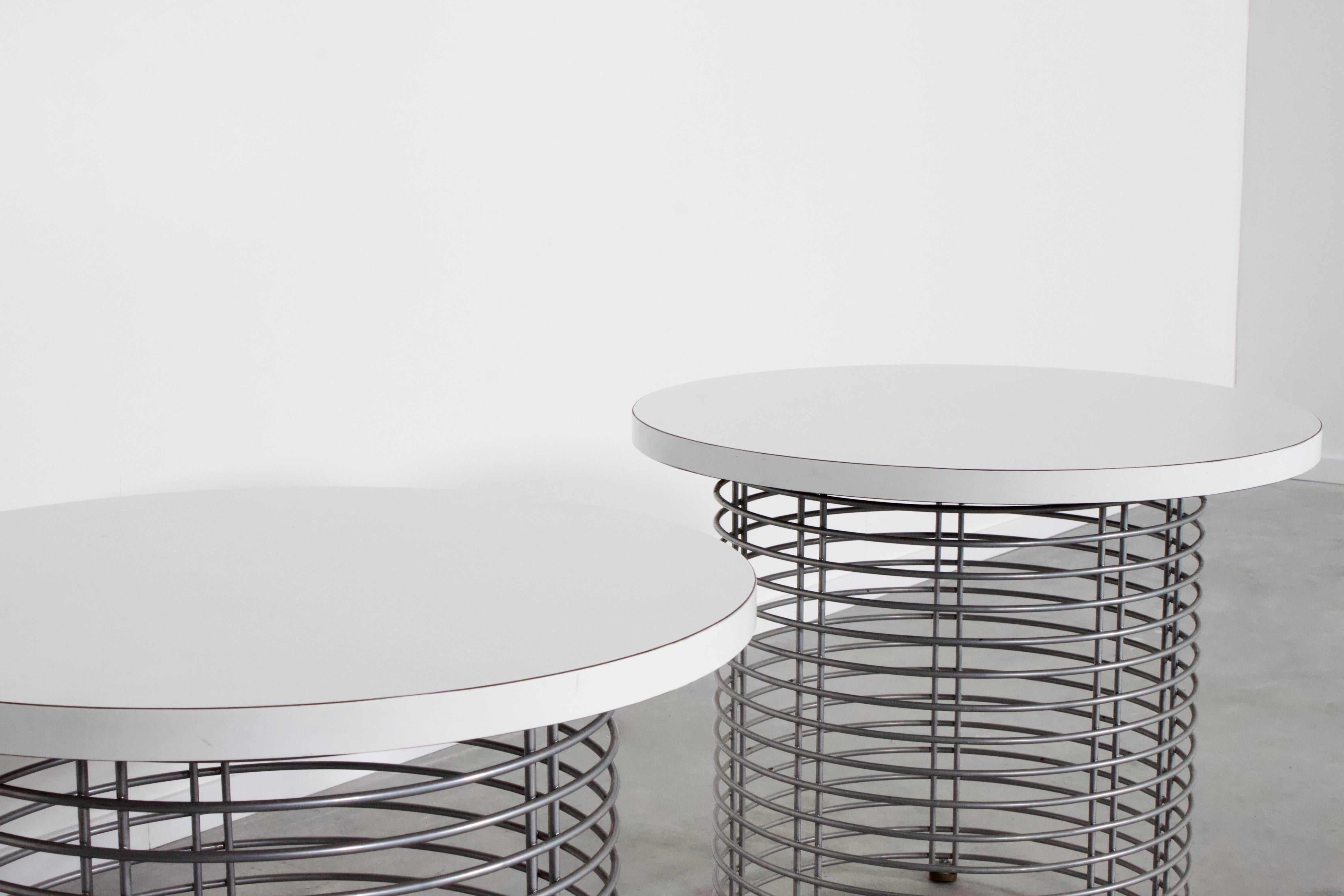 Set of Two ‘Pantonova’ Wire Tables by Verner Panton for Fritz Hansen, 1971 In Good Condition For Sale In Echt, NL