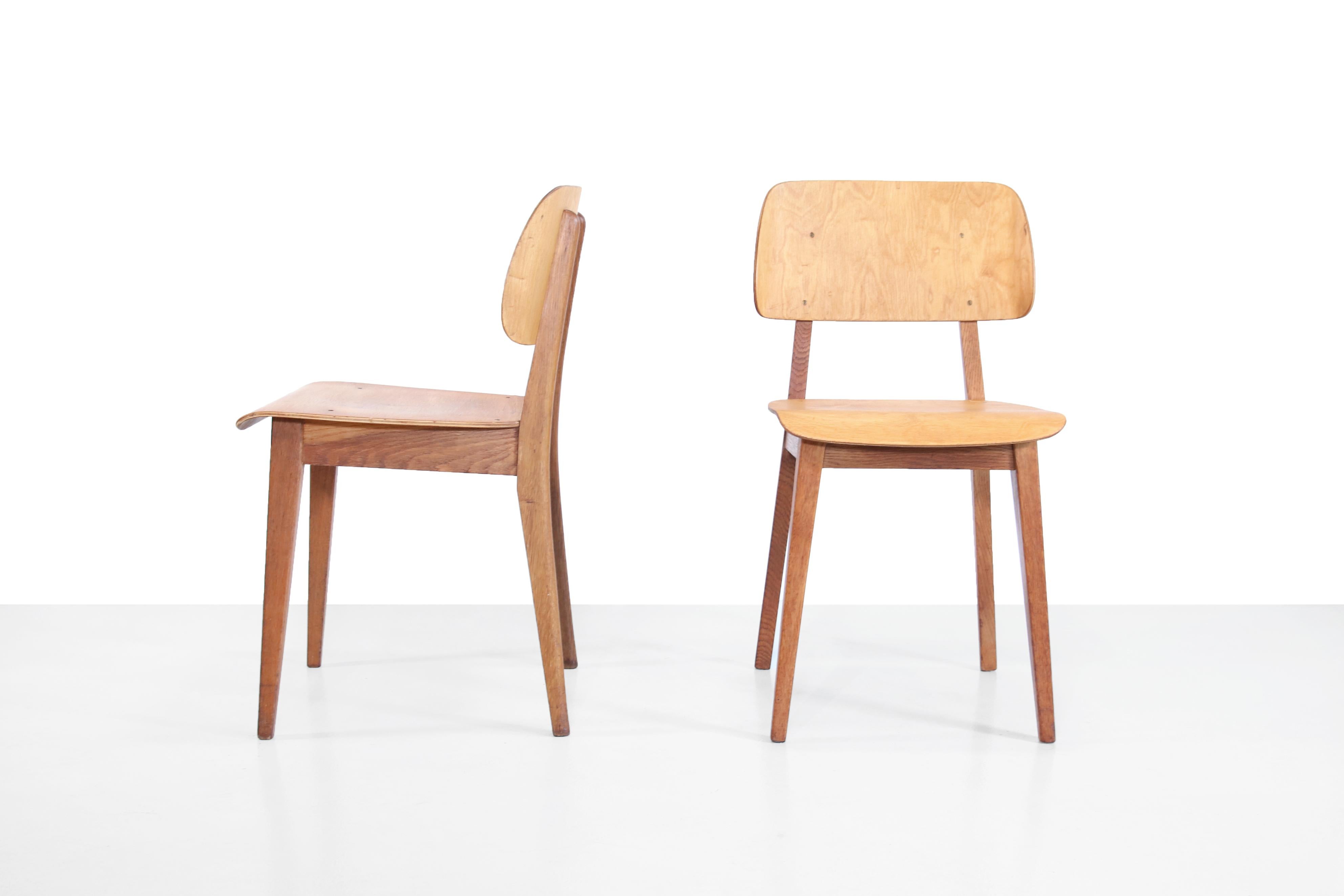 Mid-Century Modern Ensemble de deux chaises Irene à pastoe par Dirk Braakman, années 1940 en vente
