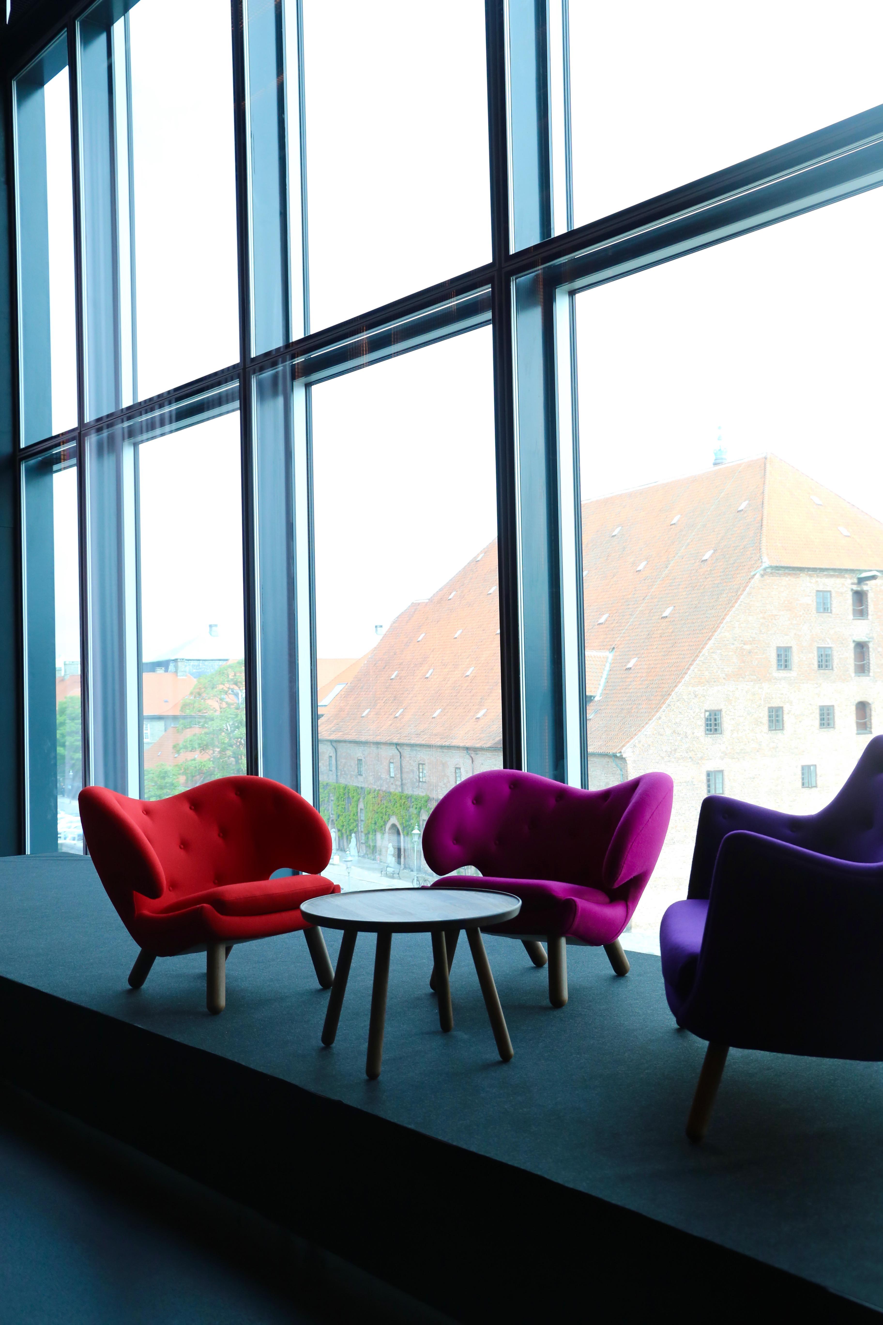 Set of Two Pelican Chairs in Fabric and Wood by Finn Juhl 6