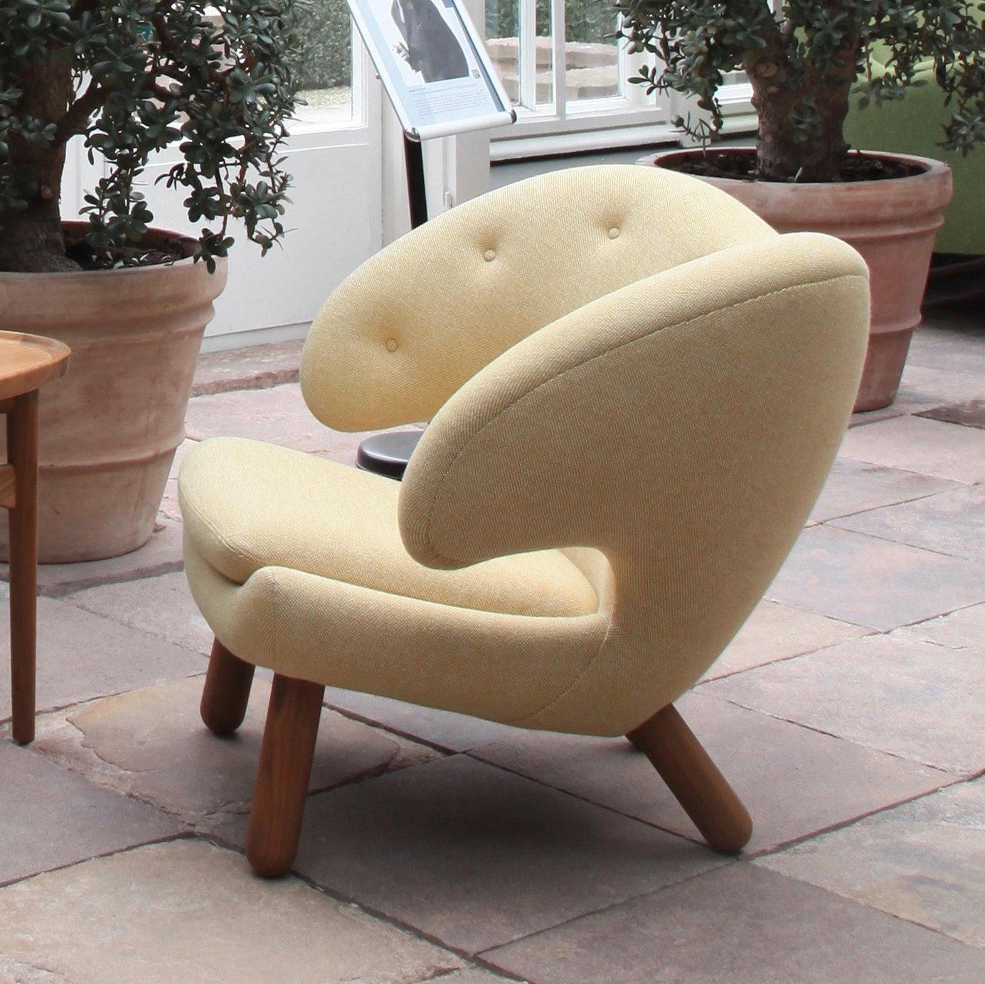 Set of Two Pelican Chairs in Fabric and Wood by Finn Juhl 2