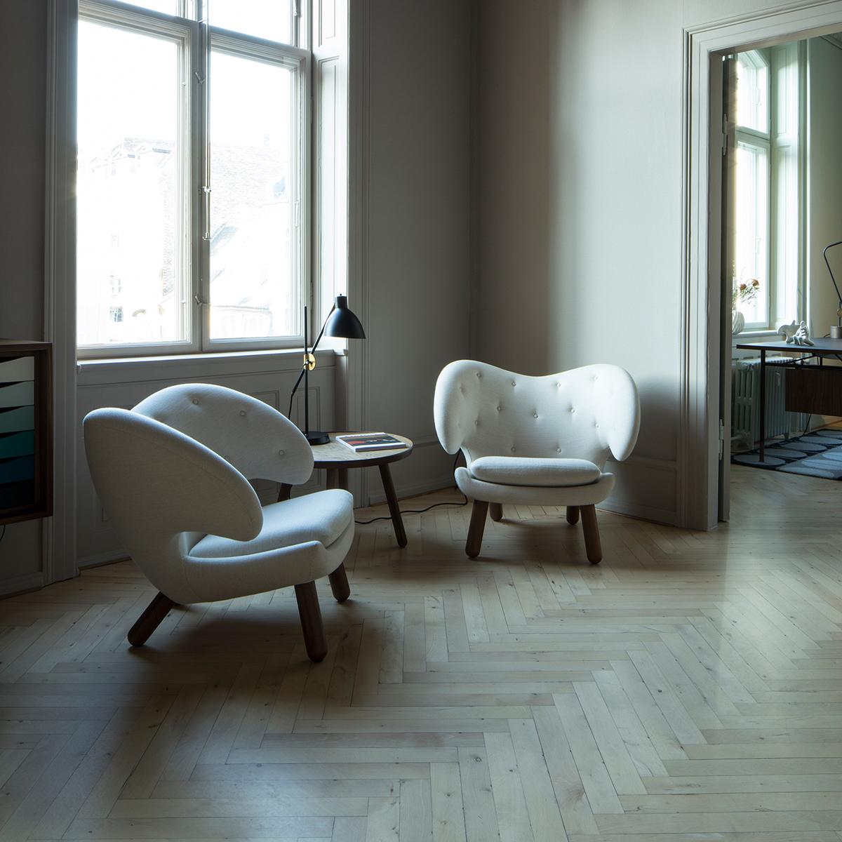 Set of Two Pelican Chairs in Garnet Kvadrat Remix and Wood by Finn Juhl 6