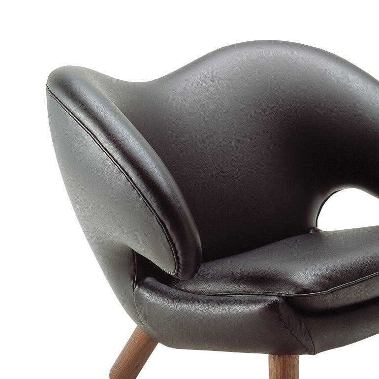 Danish Set of Two Pelican Chairs in Leather and Wood by Finn Juhl