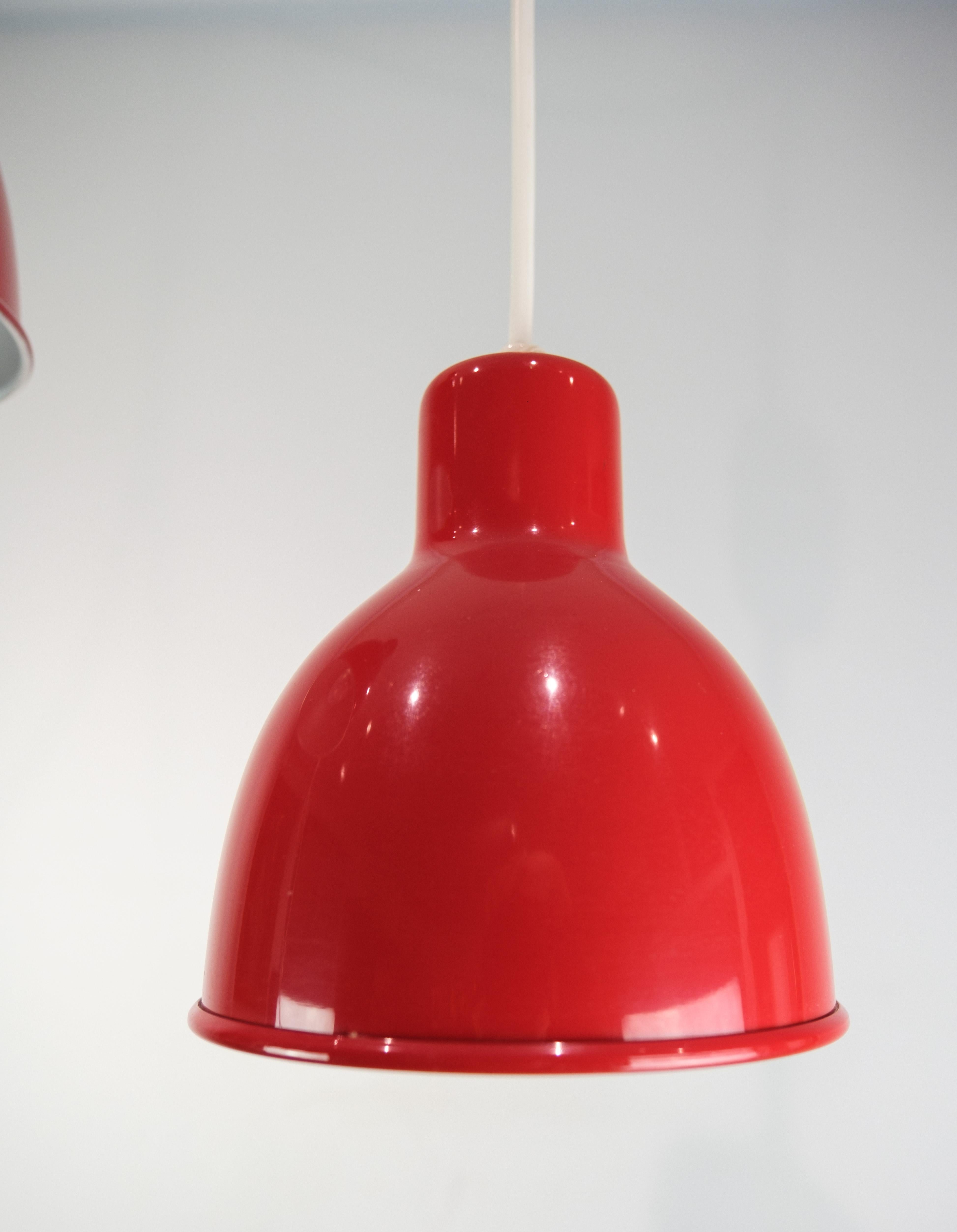 Set of 2 pendants in red lacquered metal of Danish design from around the 1970s

This product will be inspected thoroughly at our professional workshop by our educated employees, who assure the product quality.