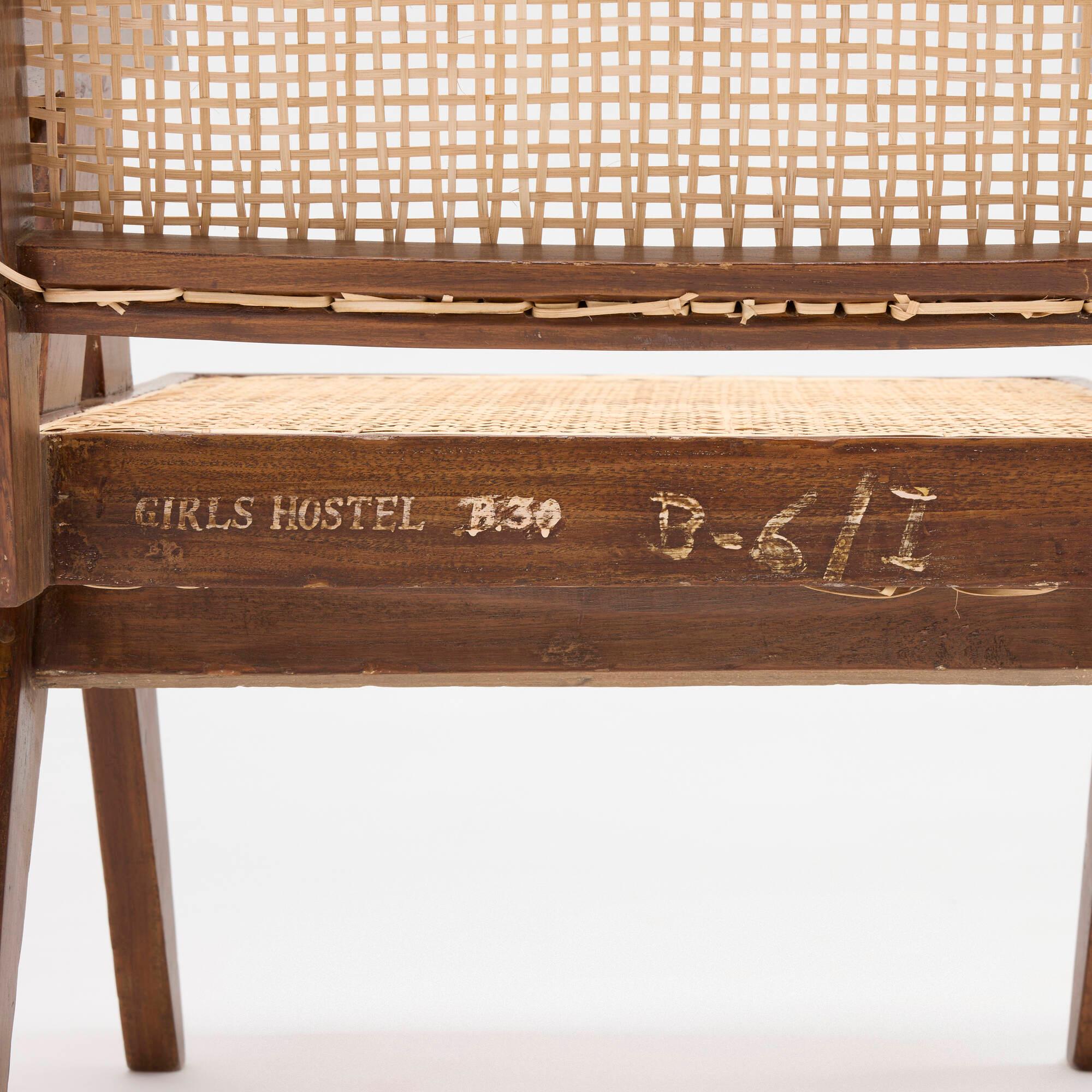 Tissu d'ameublement Ensemble de deux fauteuils faciles Pierre Jeanneret, teck et canne, Chandigarh, années 1950 en vente
