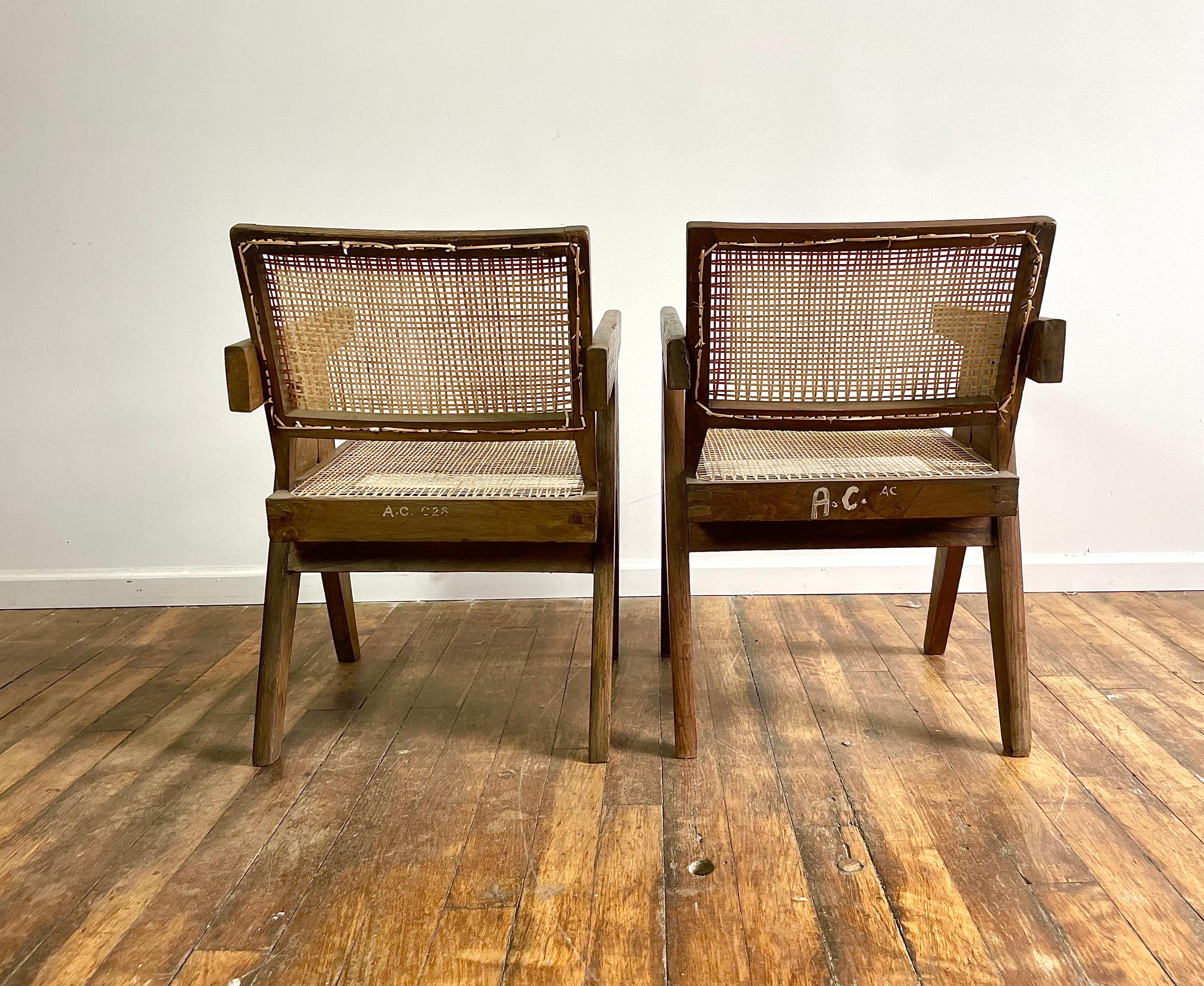 Moderne Ensemble de deux chaises de bureau Pierre Jeanneret en vente
