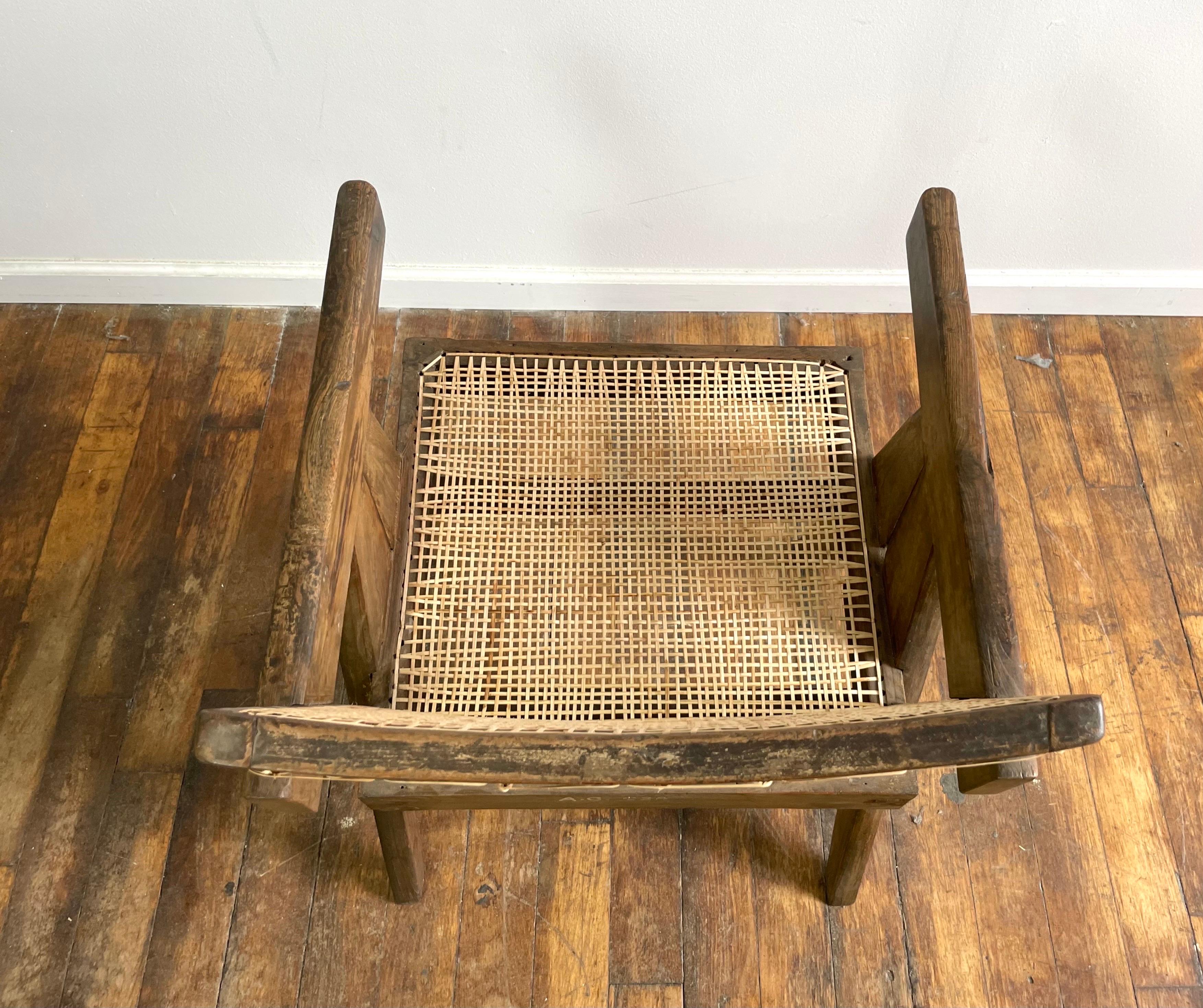Ensemble de deux chaises de bureau Pierre Jeanneret Bon état - En vente à New York, NY