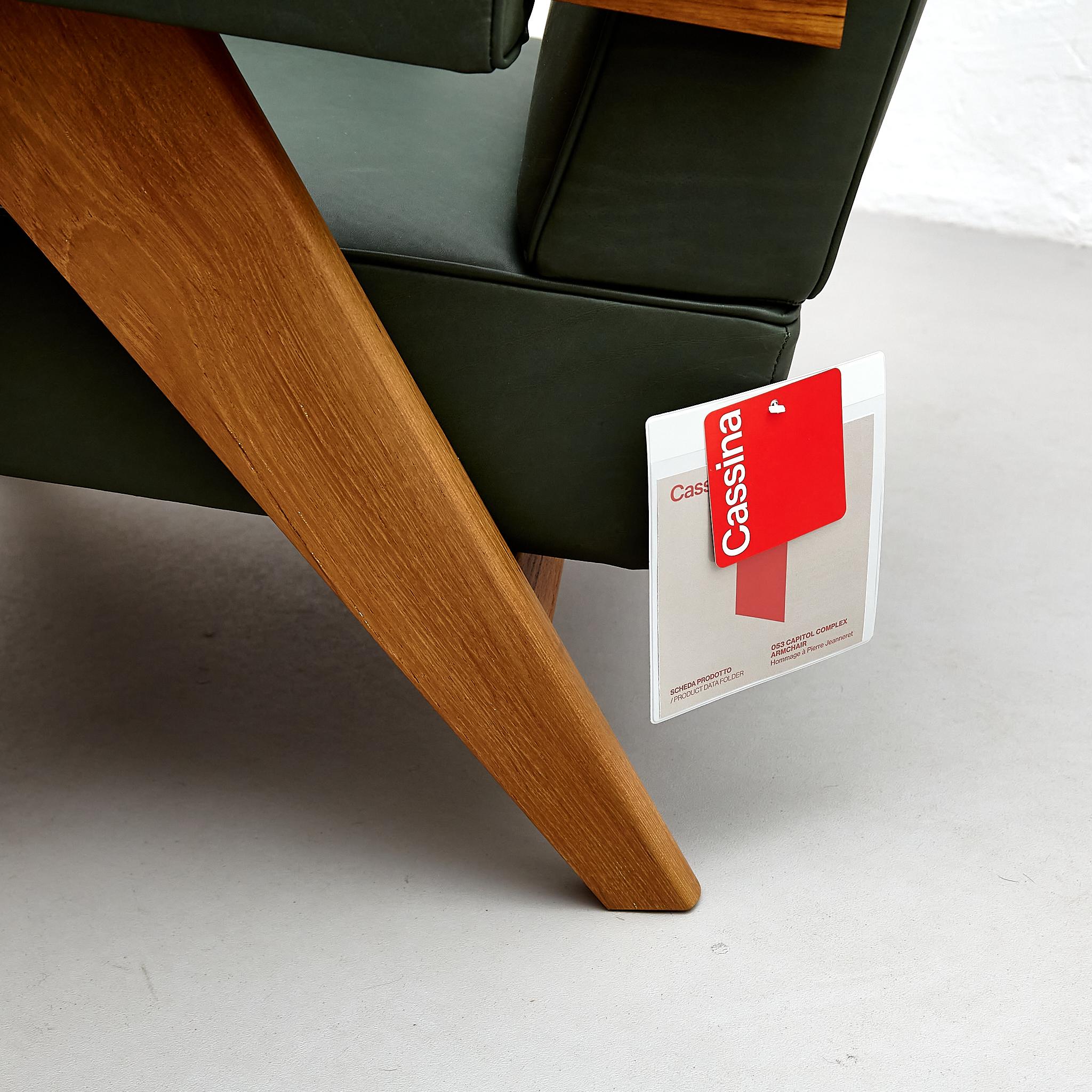 Ensemble de deux fauteuils Pierre Jeanneret en bois de teck et cuir vert de Cassina en vente 10