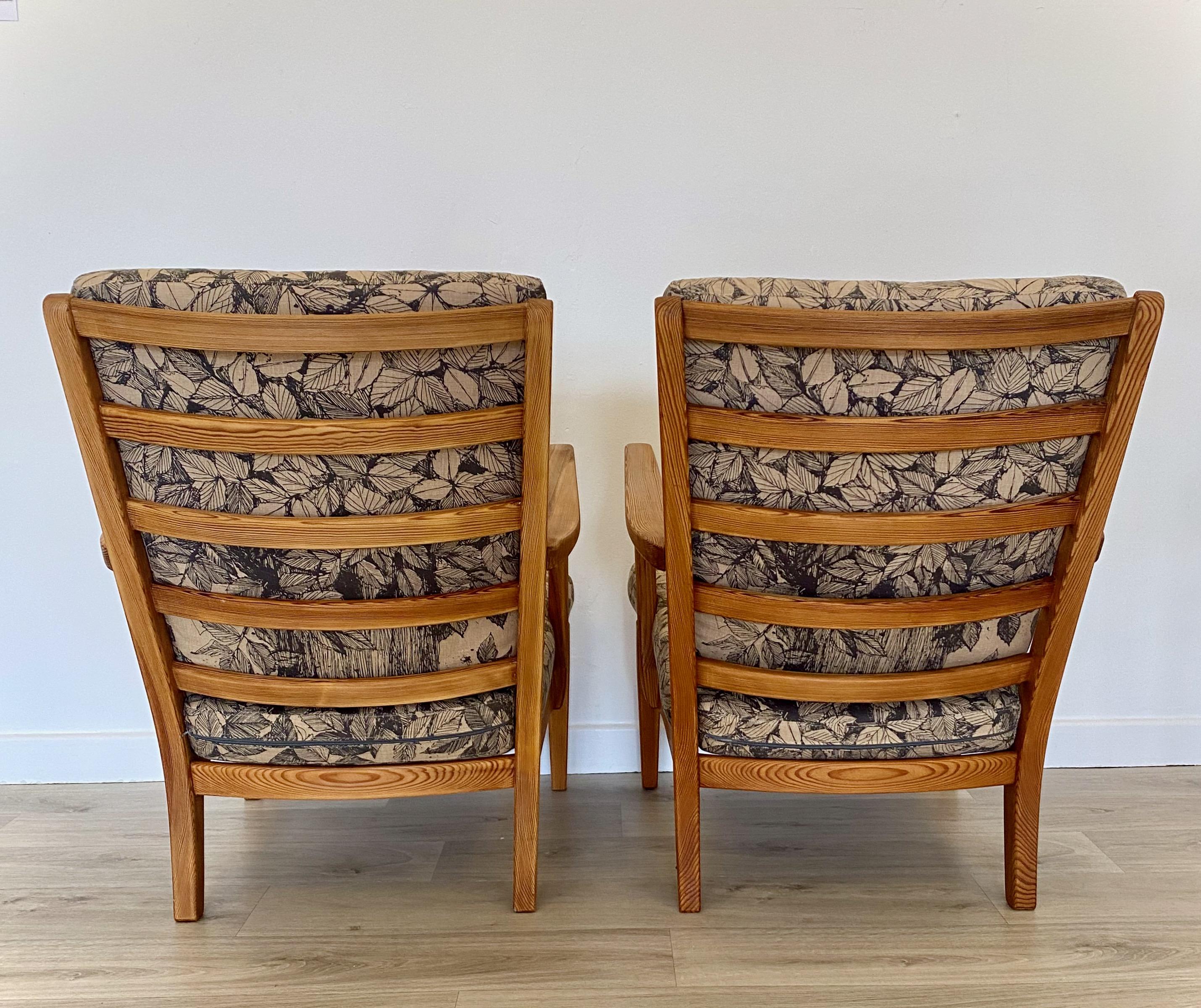 Scandinave moderne Ensemble de deux chaises longues en pin 