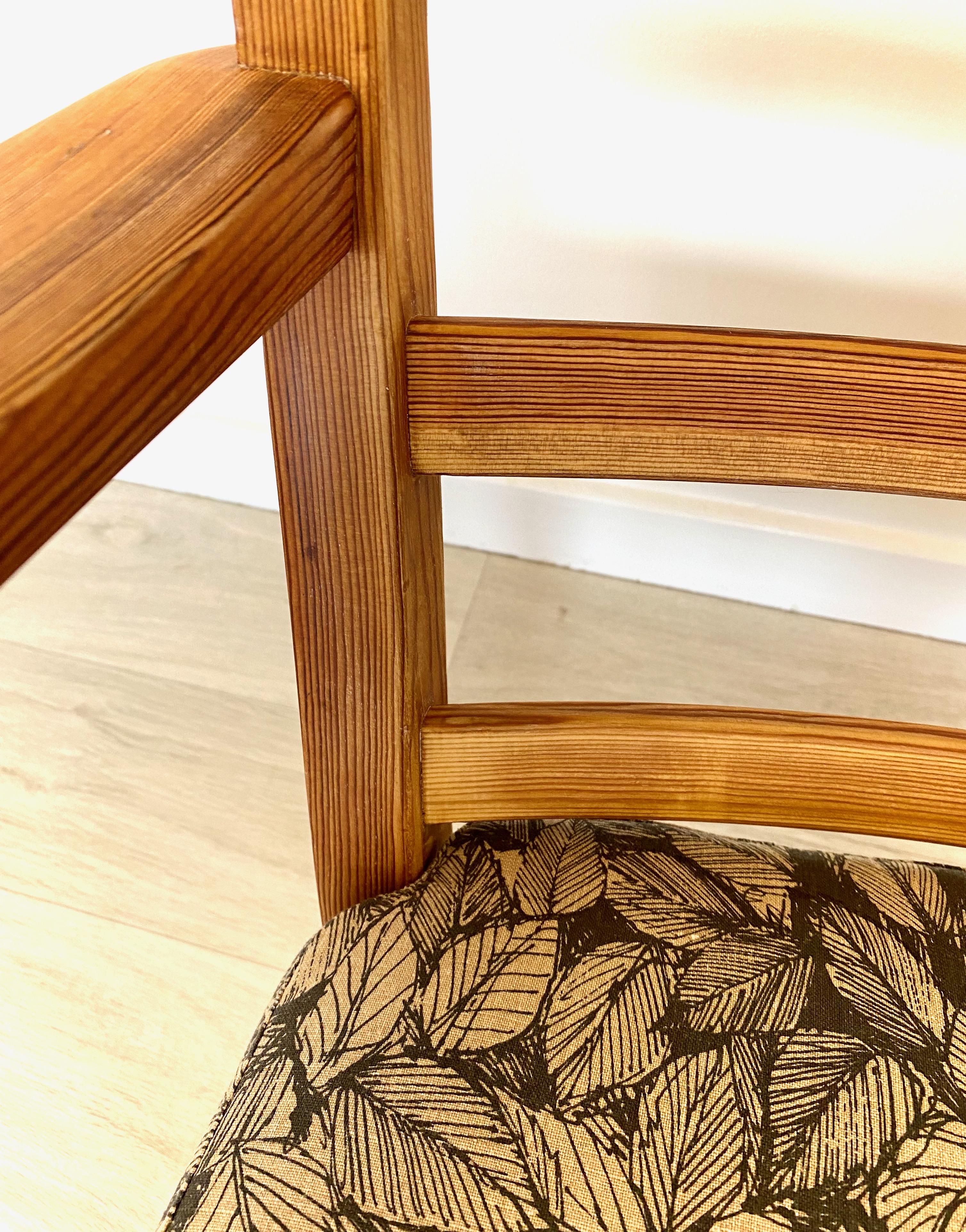 Milieu du XXe siècle Ensemble de deux chaises longues en pin 