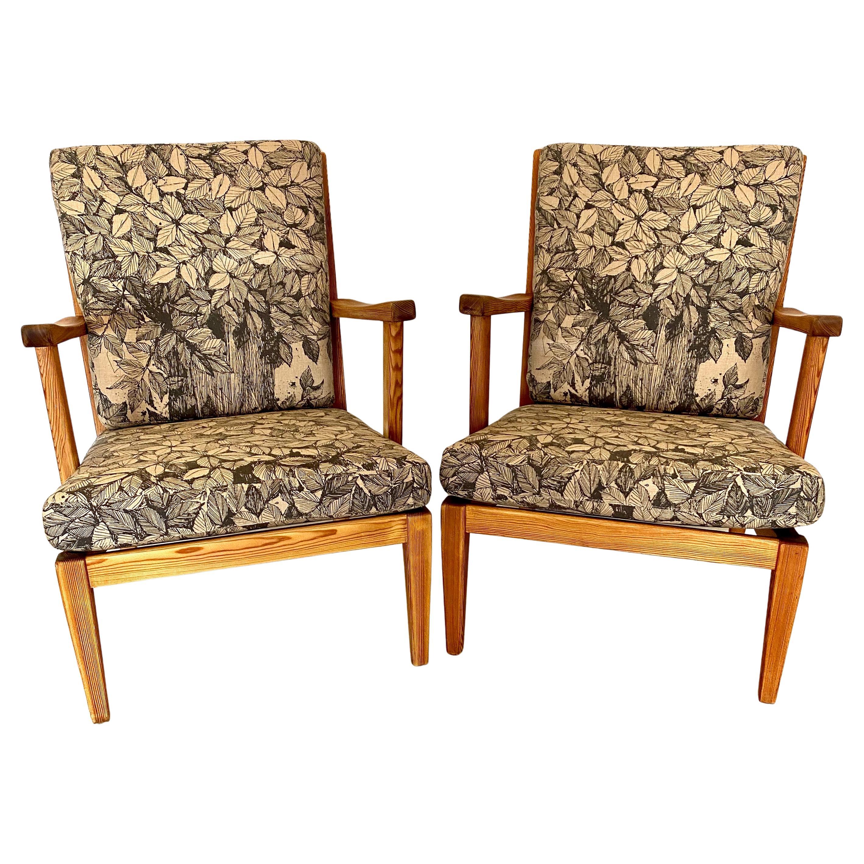 Ensemble de deux chaises longues en pin "Stugan" par Carl Malmsten, Suède en vente