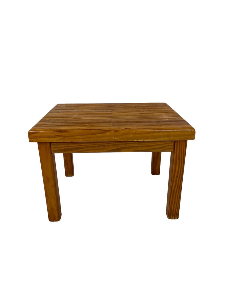 Set of Two Pinewood Side Tables For Sale at 1stDibs