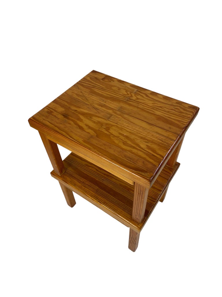 Set of Two Pinewood Side Tables For Sale at 1stDibs