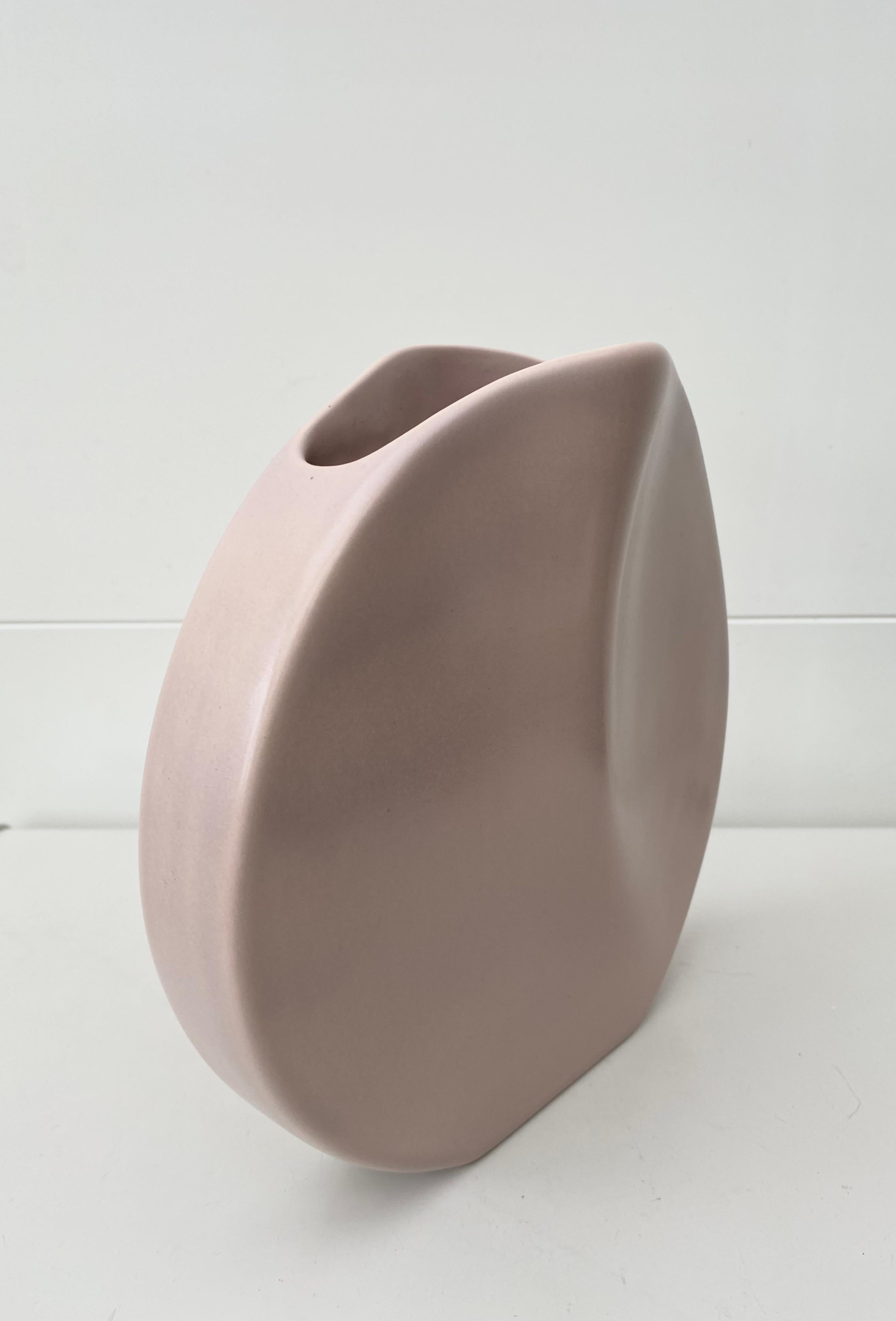 Set of Two Pink Post Modern Vases by Dorothe van Agthoven for Flora Keramiek For Sale 3