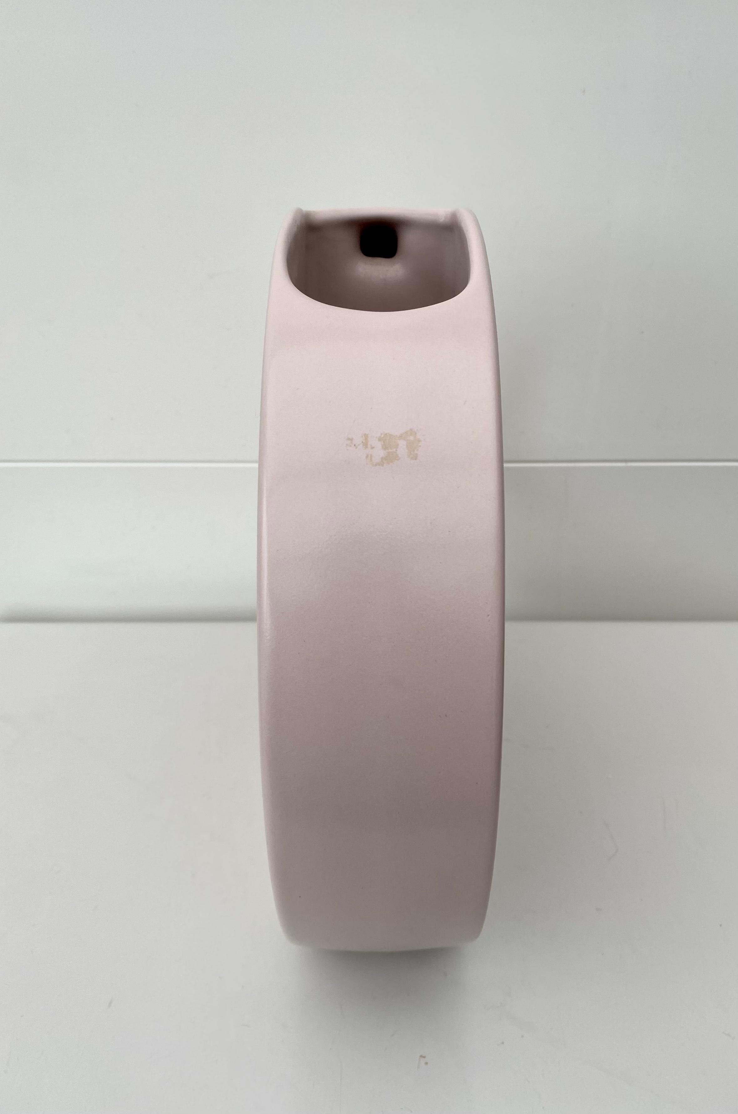 Set of Two Pink Post Modern Vases by Dorothe van Agthoven for Flora Keramiek For Sale 5