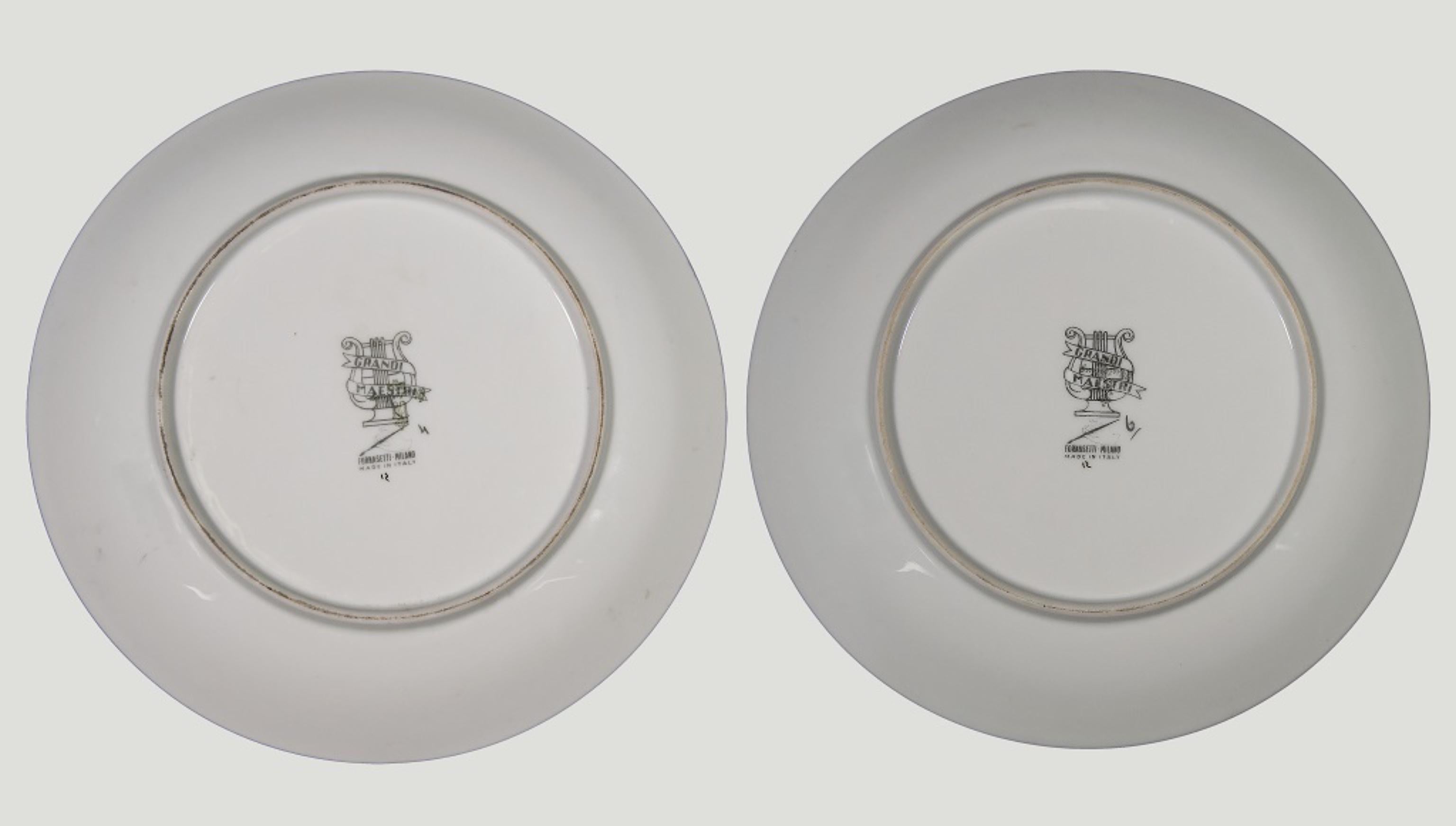 Set of two plates 