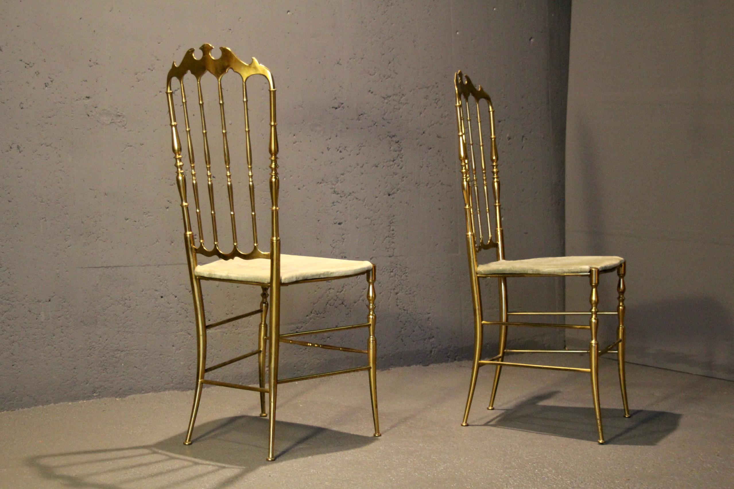 Mid-20th Century Set of Two Polished Brass Chiavari Chairs For Sale