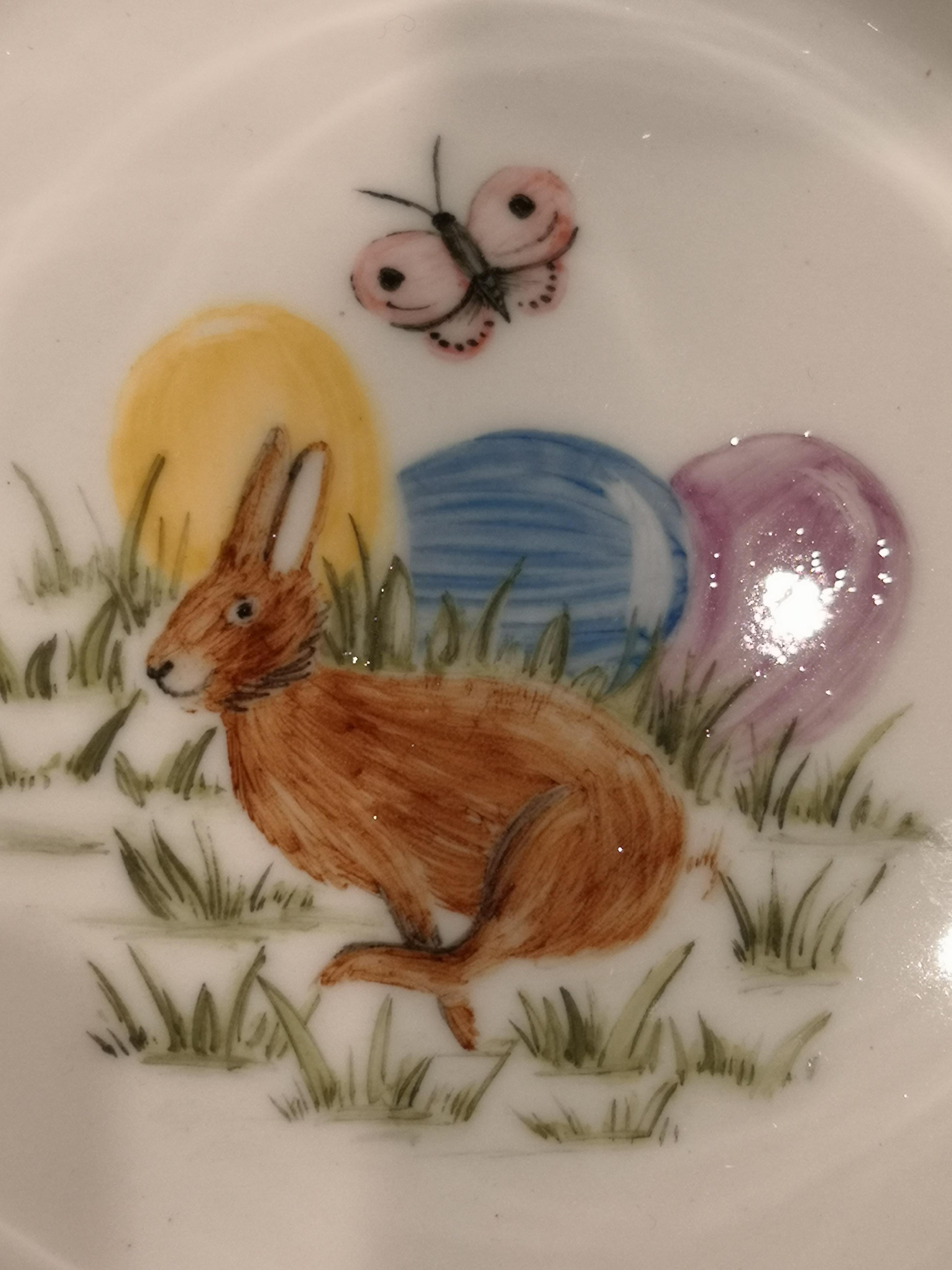 Set of two completely handmade and hands-free painted porcelain bowls with a Easter decor. Rimmed with a fine 24-carat gold line. Handmade in Bavaria/Germany by Sofina Porcelain.