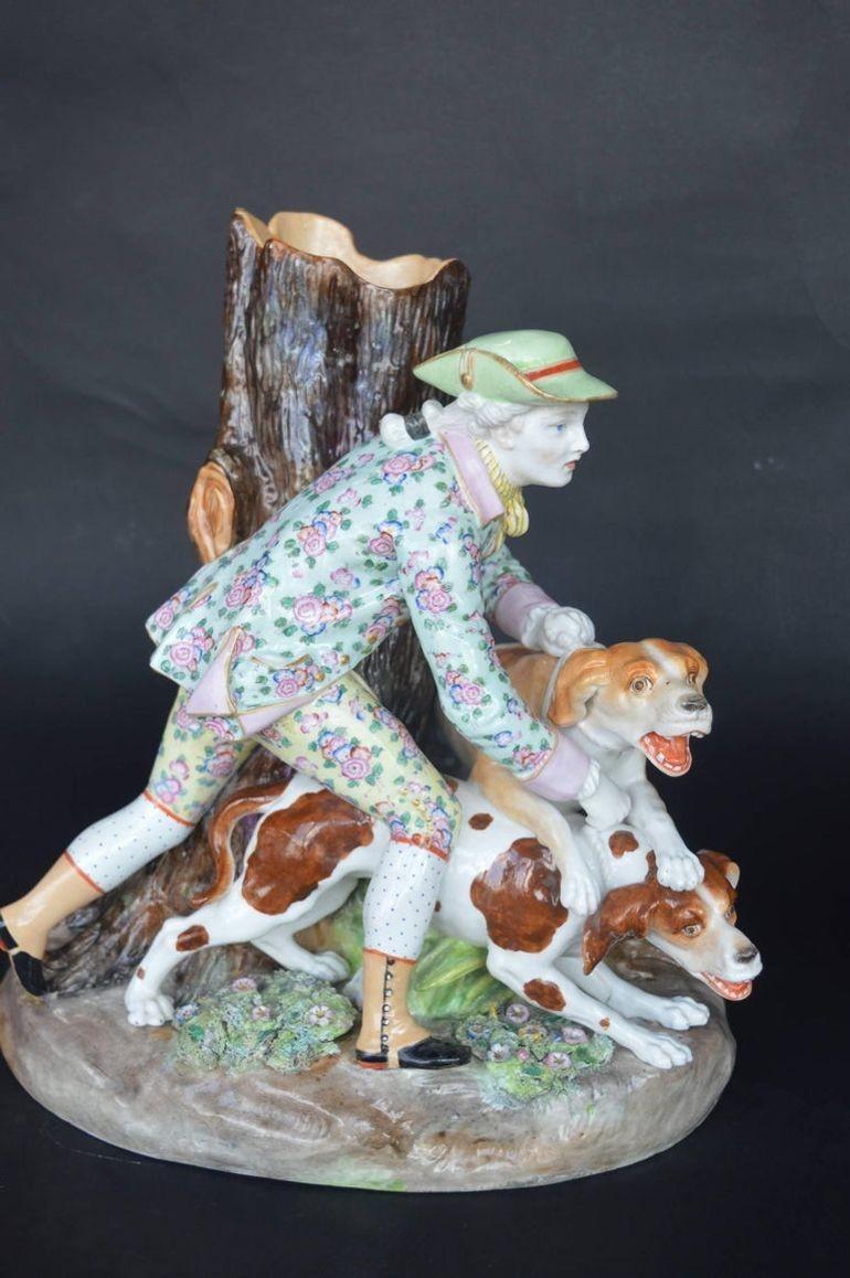 Set of Two Porcelain Hunting Dog Vases In Good Condition For Sale In Los Angeles, CA