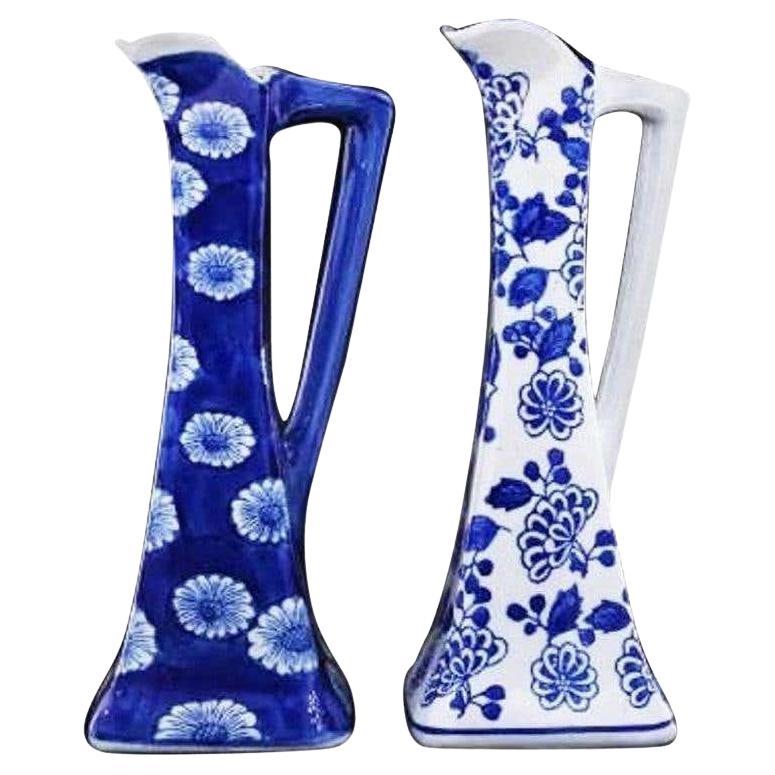 Juego de dos Jarras de Cerámica Portuguesa Arts & Crafts Pintadas y Esmaltadas a Mano en venta