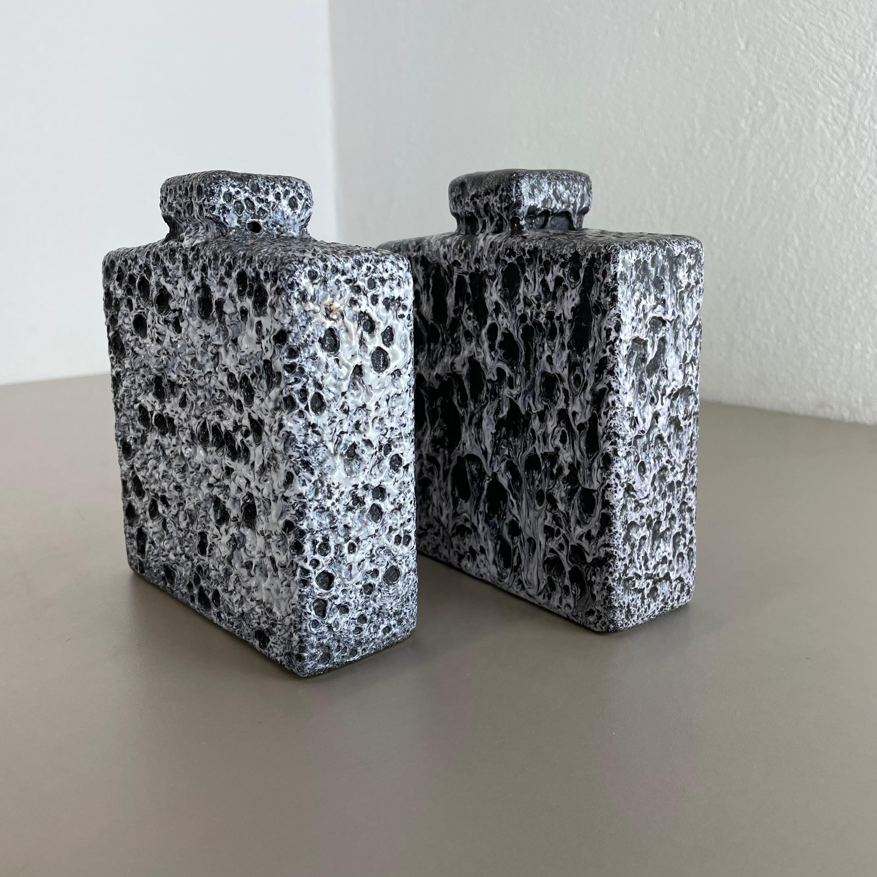 Set von zwei Fat Lava CUBIC-Vasen „Black-white“ von Jopeko, Deutschland, 1970er Jahre im Angebot 10
