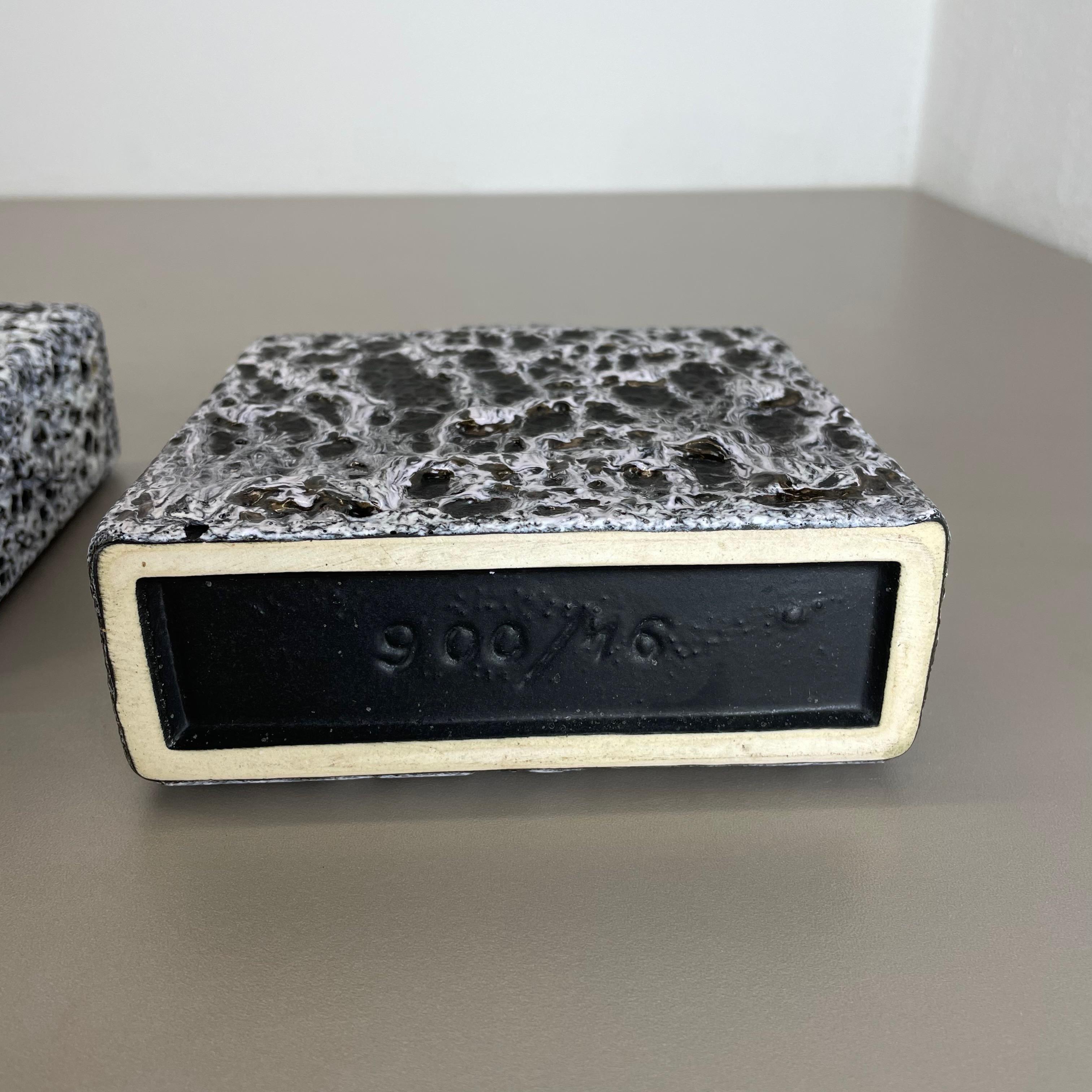 Set di due vasi cubici in ceramica grassa 