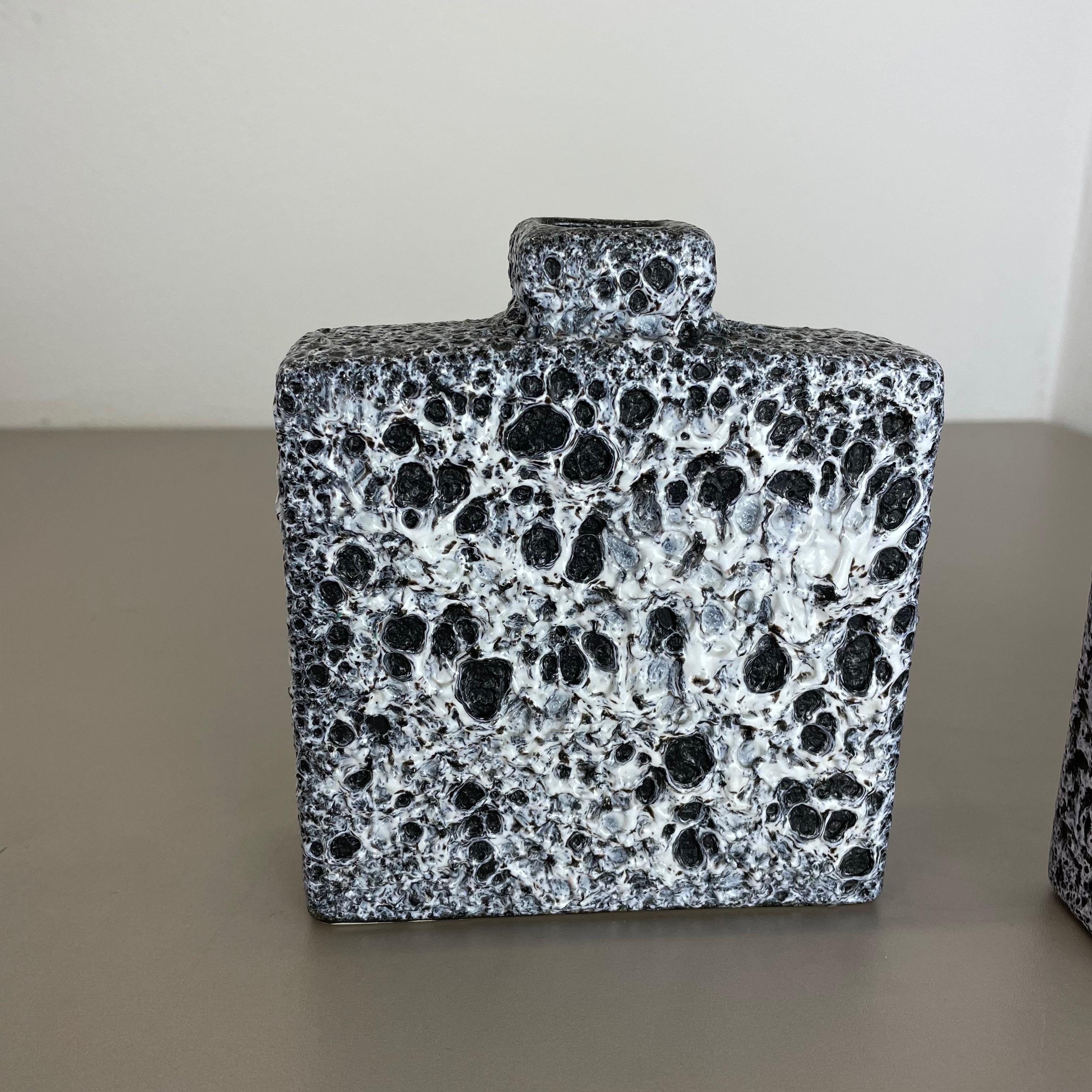 Tedesco Set di due vasi cubici in ceramica grassa 