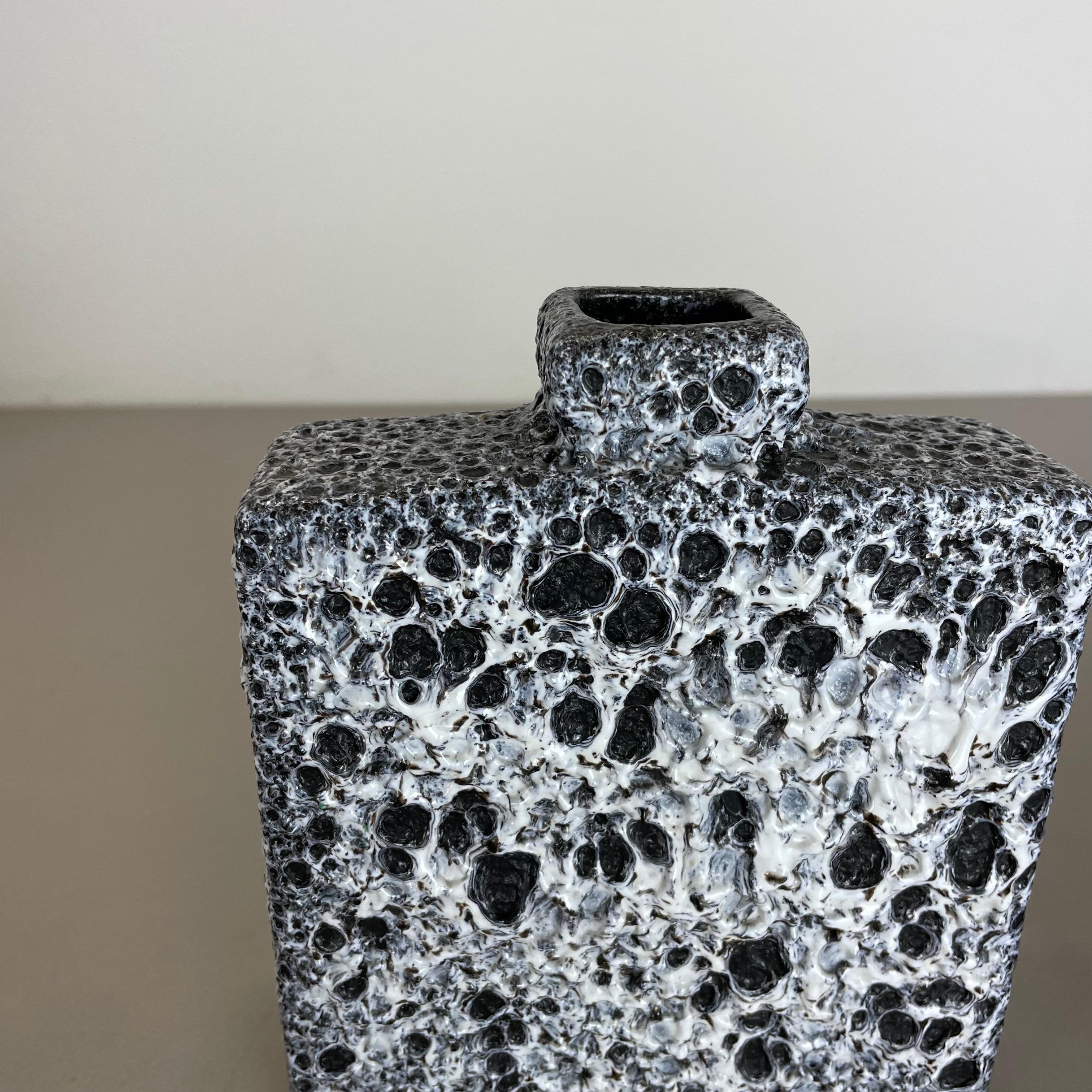 Set di due vasi cubici in ceramica grassa 