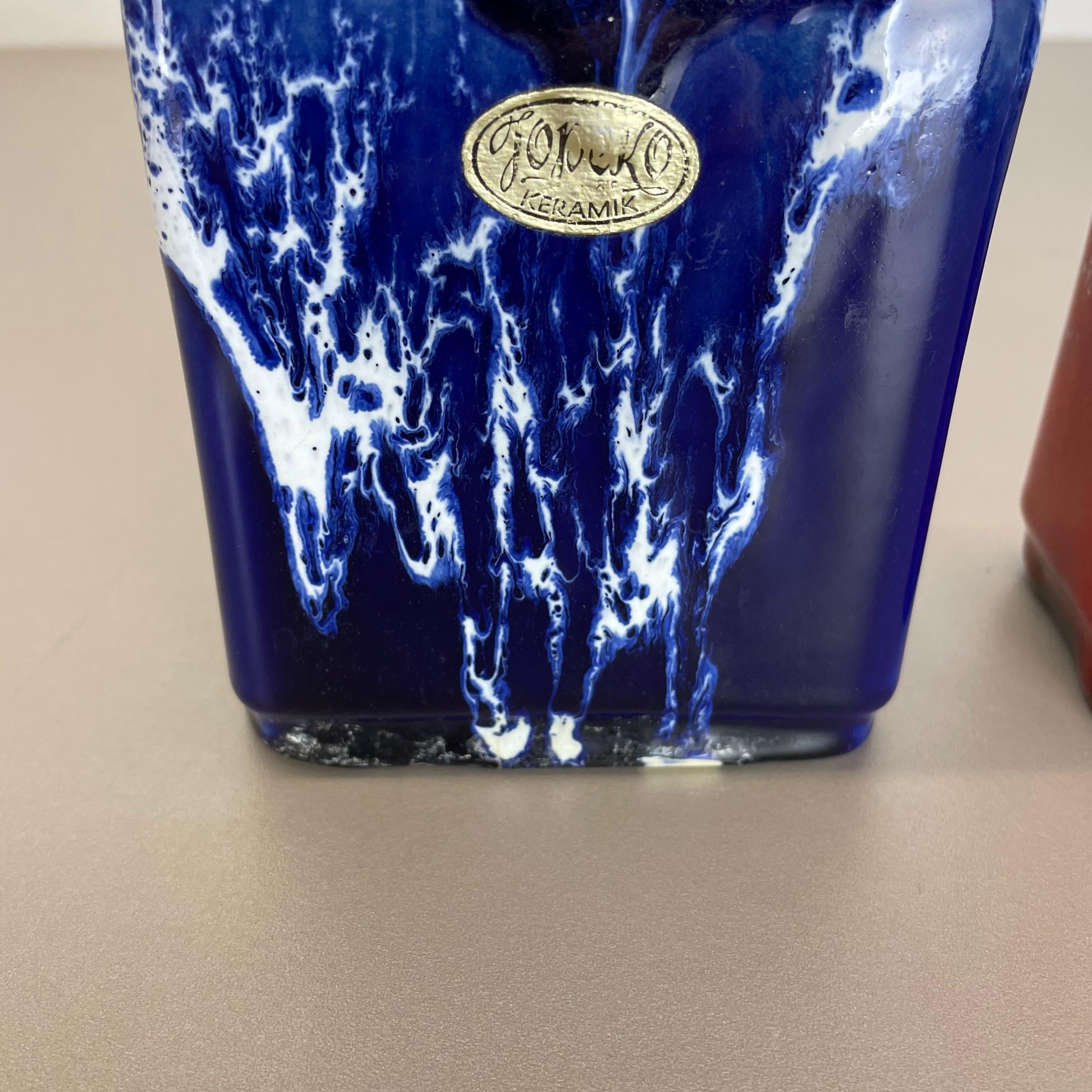 XX secolo Set di due vasi in ceramica grassa con smalto lavico WGP 