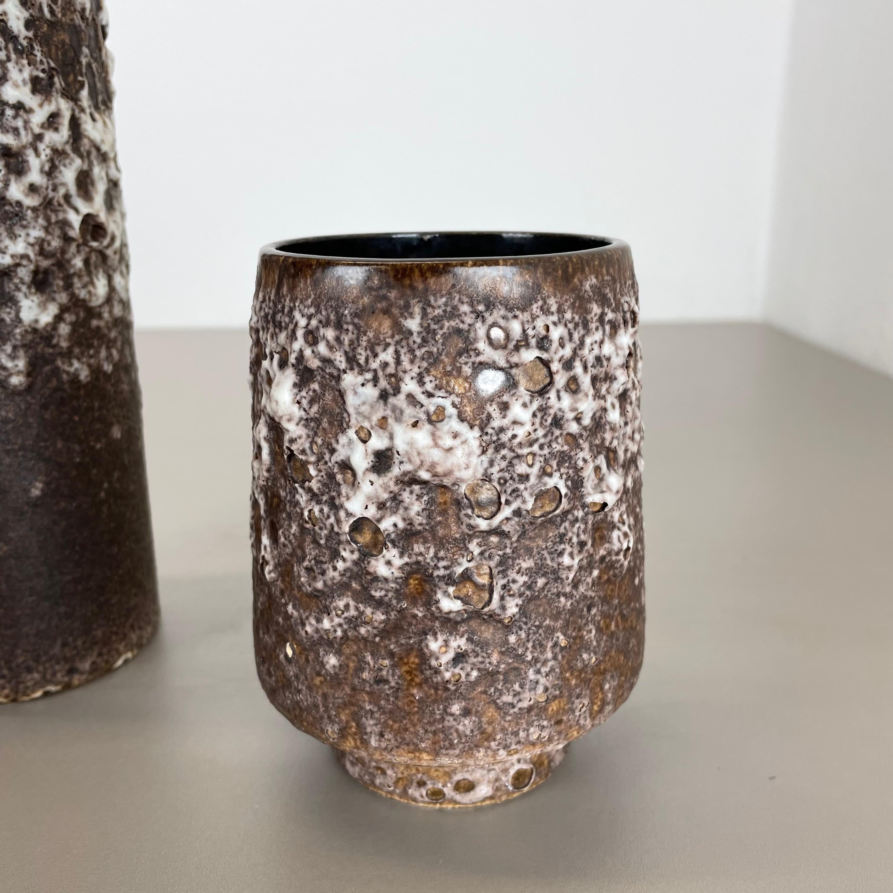 Set von zwei Fat Lava-Vasen aus Keramik „Crusty Brown-White“ von Jopeko, Deutschland, 1970er Jahre im Angebot 9