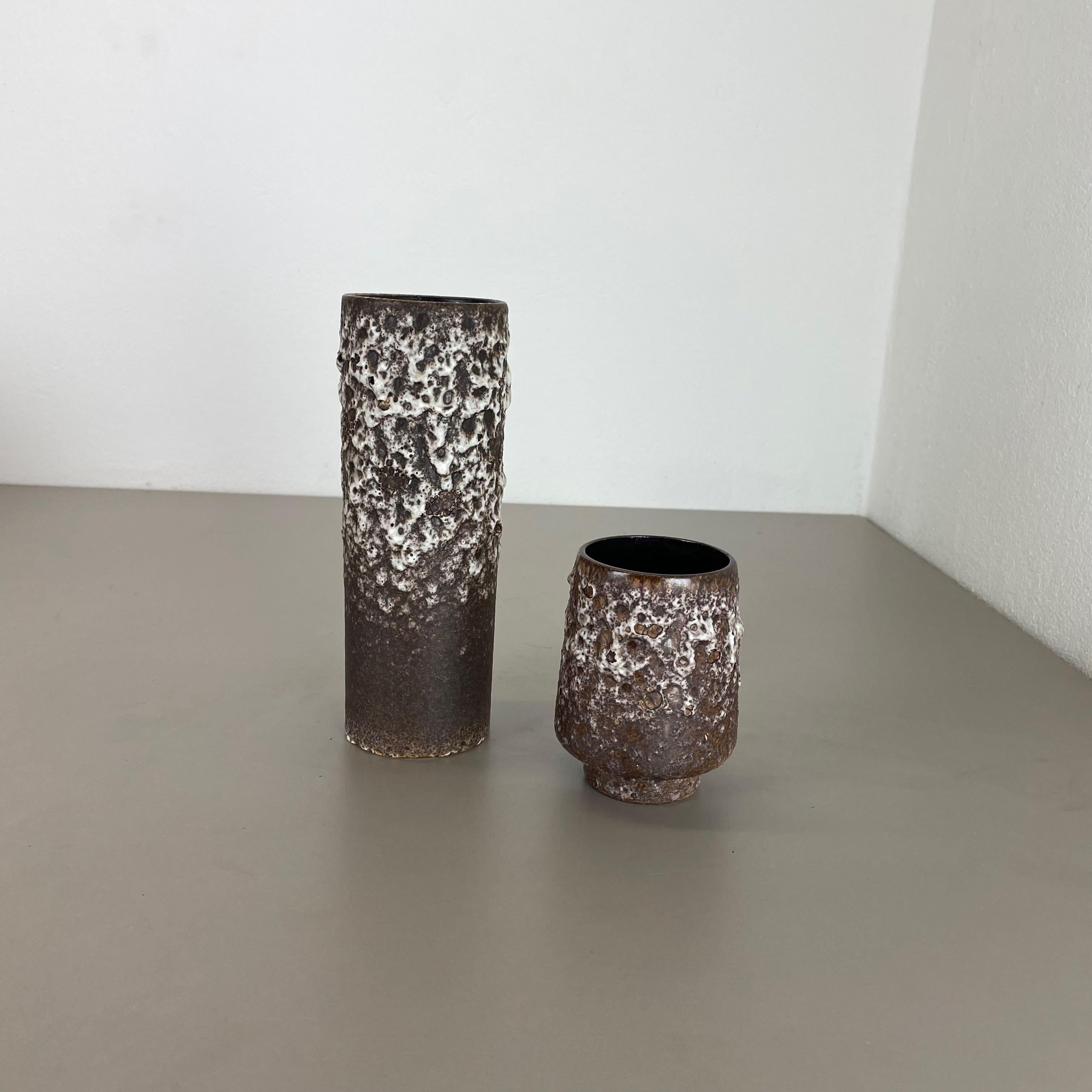 Set von zwei Fat Lava-Vasen aus Keramik „Crusty Brown-White“ von Jopeko, Deutschland, 1970er Jahre (Moderne der Mitte des Jahrhunderts) im Angebot
